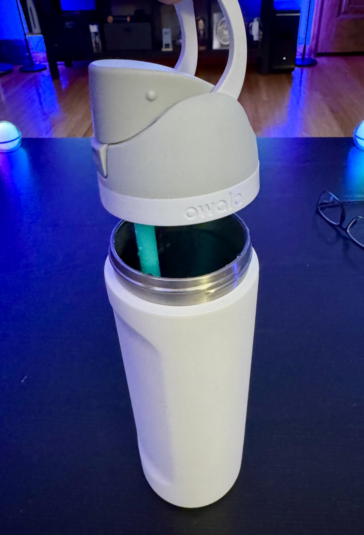 Owala FreeSip Insulated Stainless Steel Water Bottle with Straw, BPA-Free Sports Water Bottle, Great for Travel, 24 Oz, Denim - Customer Photo 1