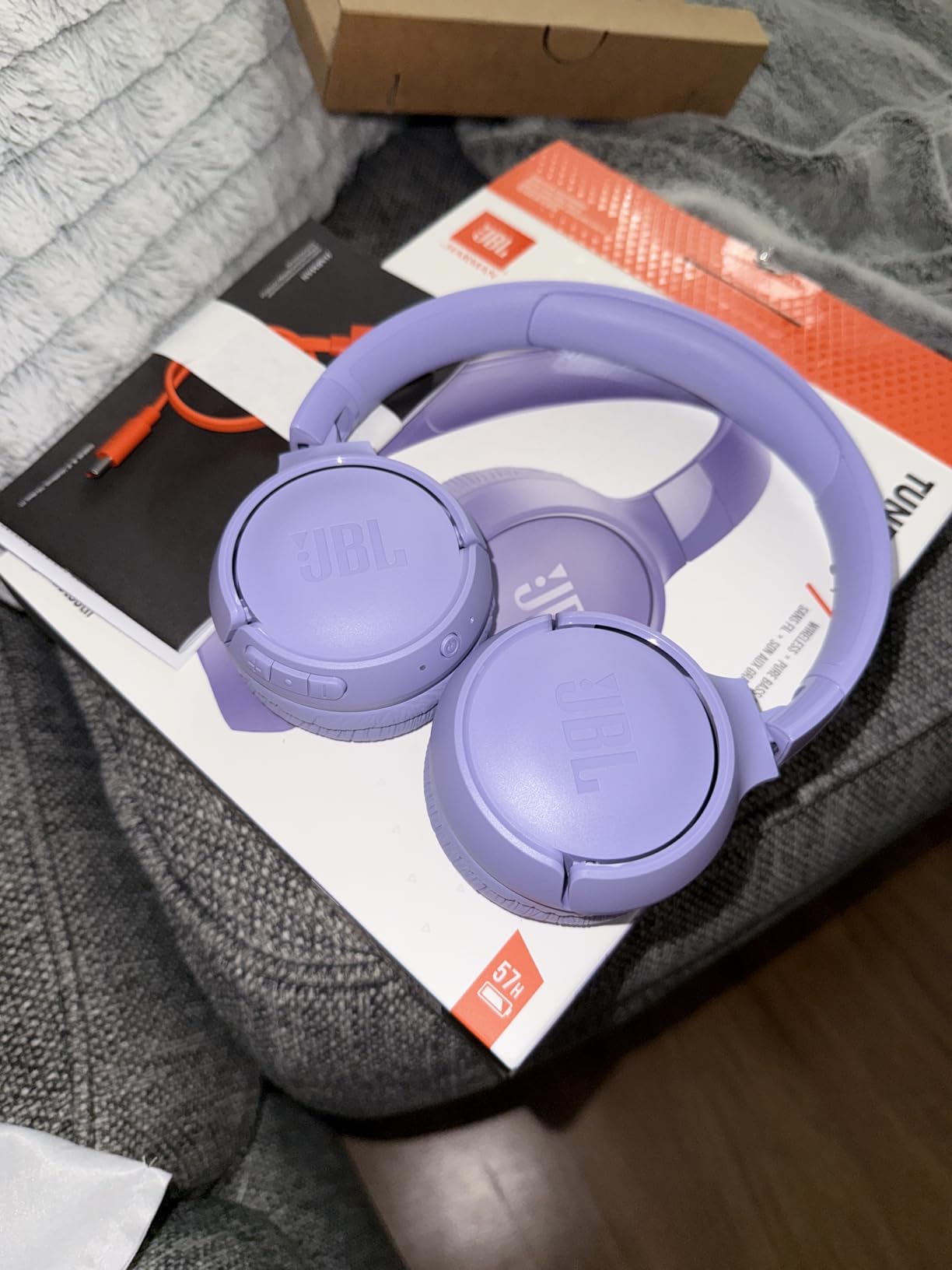 JBL Tune 520BT - Wireless On-Ear Headphones, Up to 57H Battery Life and Speed Charge, Lightweight, Comfortable and Foldable Design, Hands-Free Calls with Voice Aware (Black) Customer Review JBL Tune 520BT - Wireless On-Ear Headphones, Up to 57H Battery Life and Speed Charge, Lightweight, Comfortable and Foldable Design, Hands-Free Calls with Voice Aware (Black) - Customer Photo 1