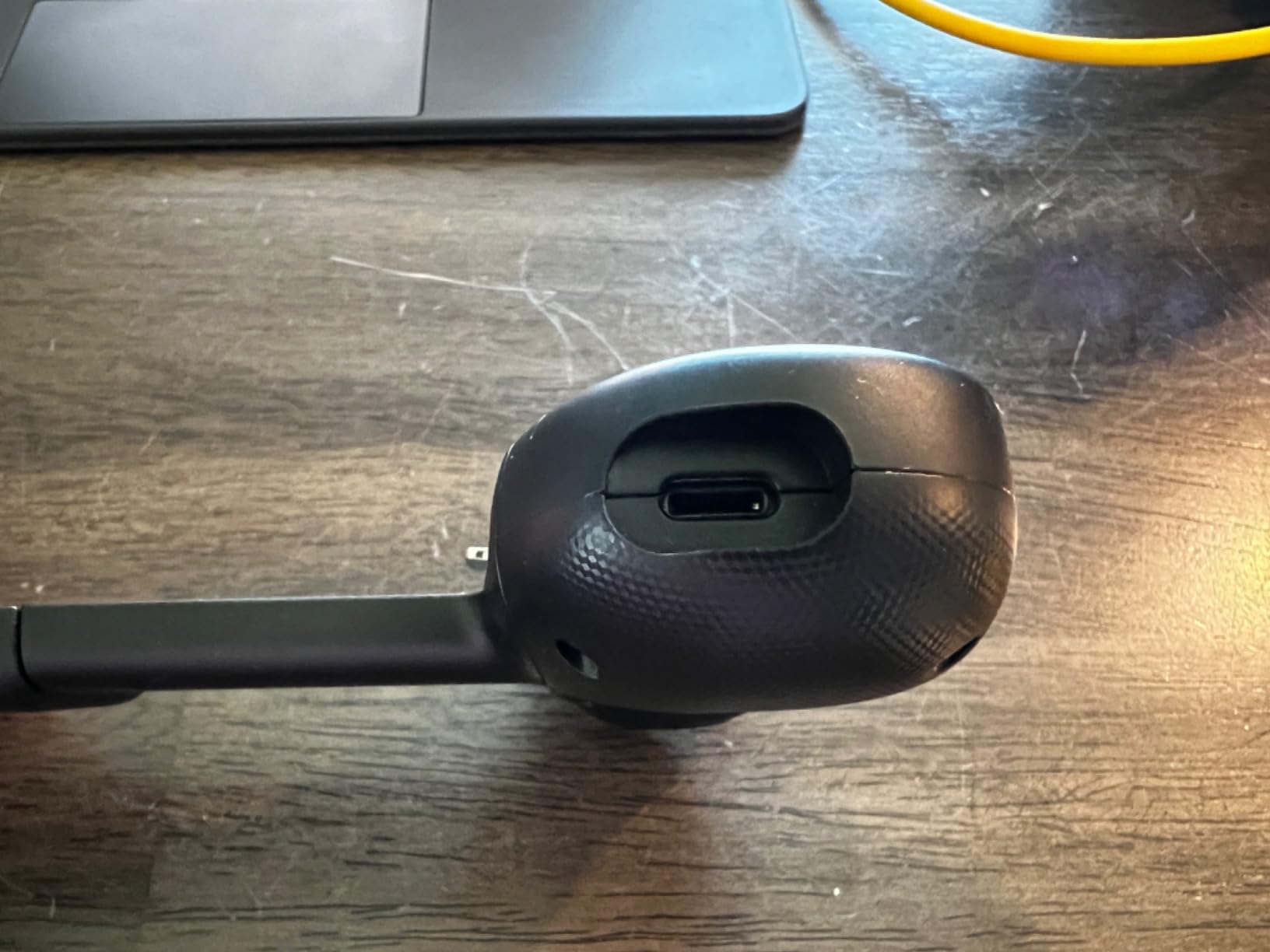 leadjoy M1B iPhone Lightning Controller Support EGG-3DS Emulator,Mobile Gaming Controller with Pass-through Charging,Play 3DS Games,Xbox,GeForceNOW, COD, Diablo,Genshin Impact and more - Customer Photo 2