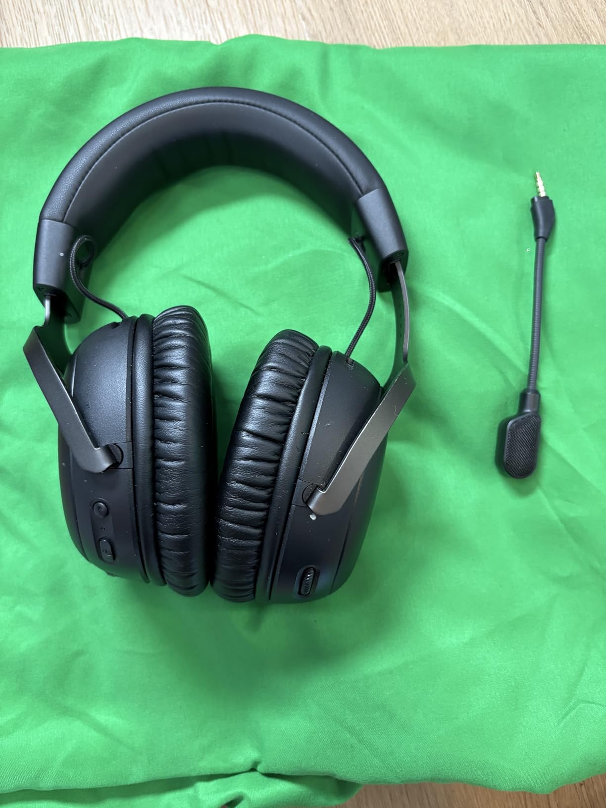 HyperX Cloud III - Wired Gaming Headset, PC, PS5, Xbox Series X|S, Angled 53mm Drivers, DTS Spatial Audio, Memory Foam, Durable Frame, Ultra-Clear 10mm Mic, USB-C, USB-A, 3.5mm - Black customer photo 2