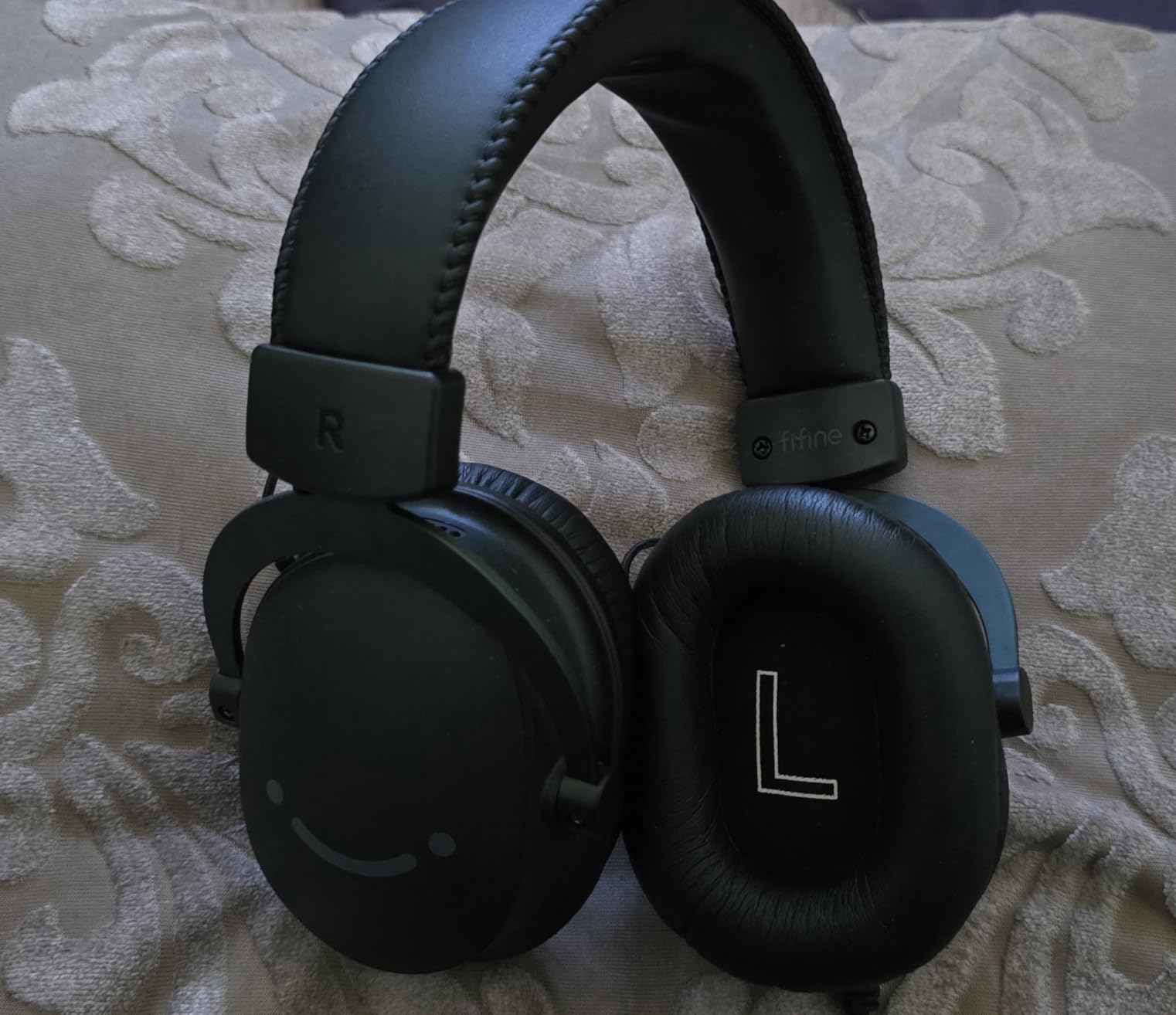 FIFINE PC Gaming Headset, USB Headset with 7.1 Surround Sound, Detachable Microphone, Control Box, 3.5mm Headphones Jack, Over-Ear Wired Headphones for PS5/Xbox/Switch, Black-AmpliGame H9 - Customer Photo 1