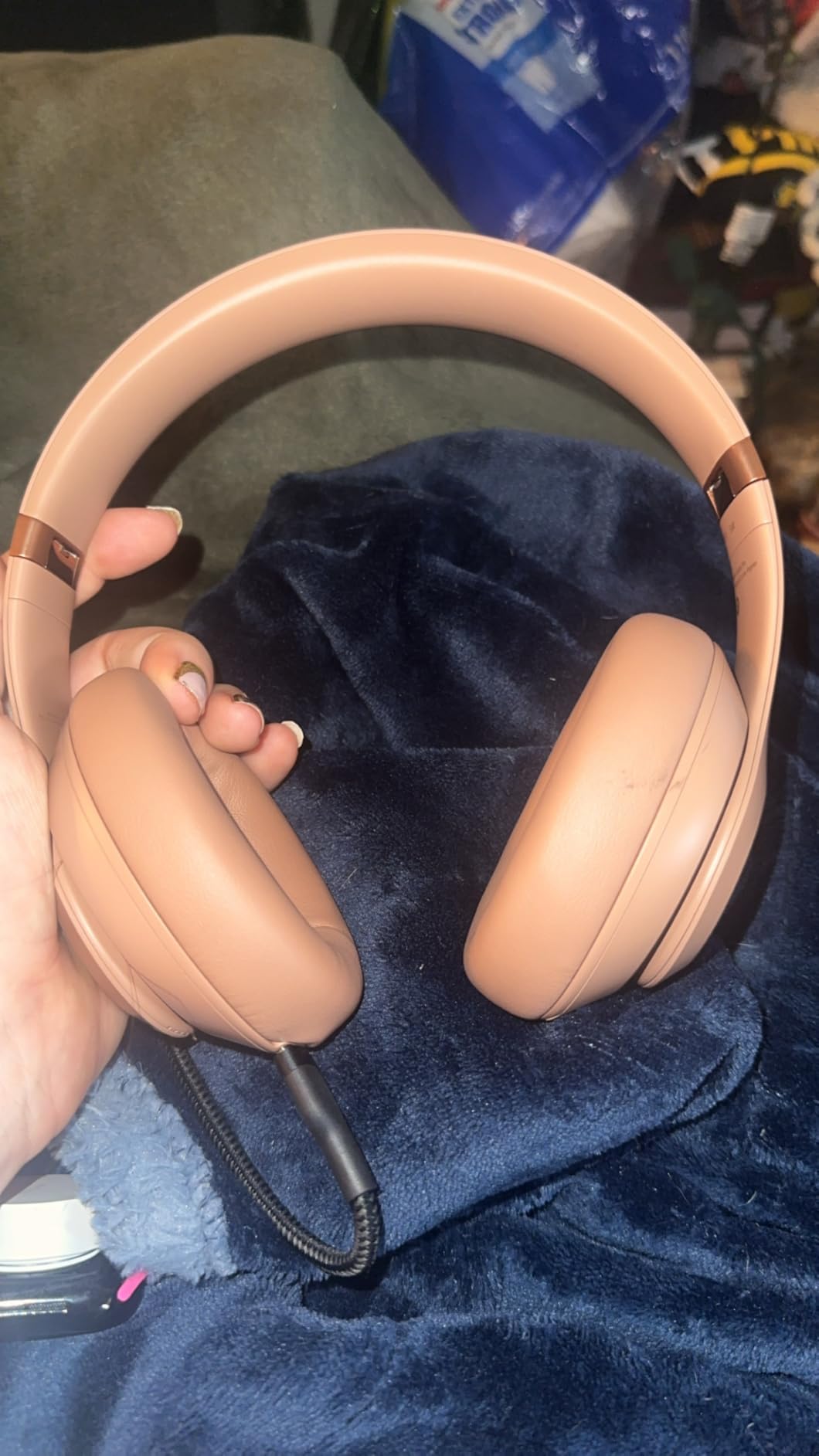 Beats Studio Pro - Wireless Bluetooth Noise Cancelling Headphones - Personalized Spatial Audio, USB-C Lossless Audio, Apple & Android Compatibility, Up to 40 Hours Battery Life - Sandstone Customer Review Beats Studio Pro - Wireless Bluetooth Noise Cancelling Headphones - Personalized Spatial Audio, USB-C Lossless Audio, Apple & Android Compatibility, Up to 40 Hours Battery Life - Sandstone - Customer Photo 5