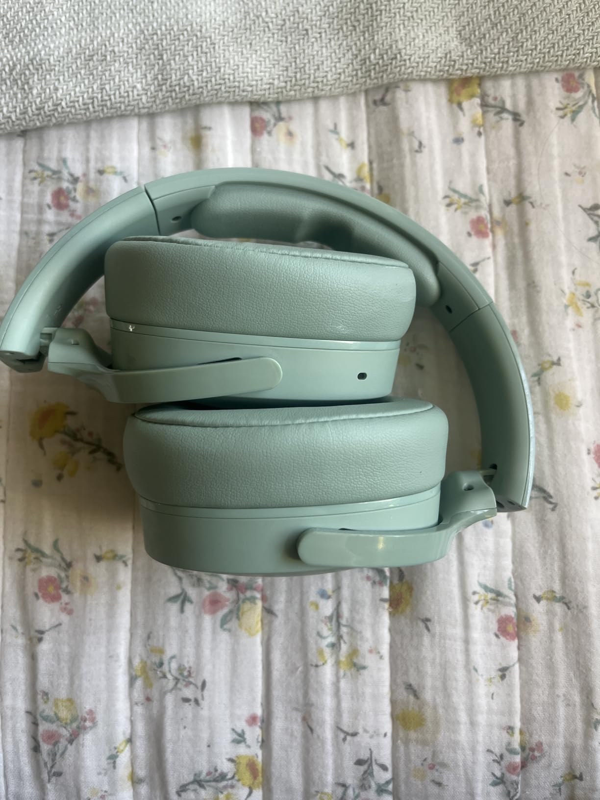 Skullcandy Hesh Evo Wireless Over-Ear Bluetooth Headphones with Extra USB-C Charging Cable, Noise Isolating, 36 Hours Battery, Foldable Lightweight Design, Microphone for iPhone Android - True Black - Customer Photo 4