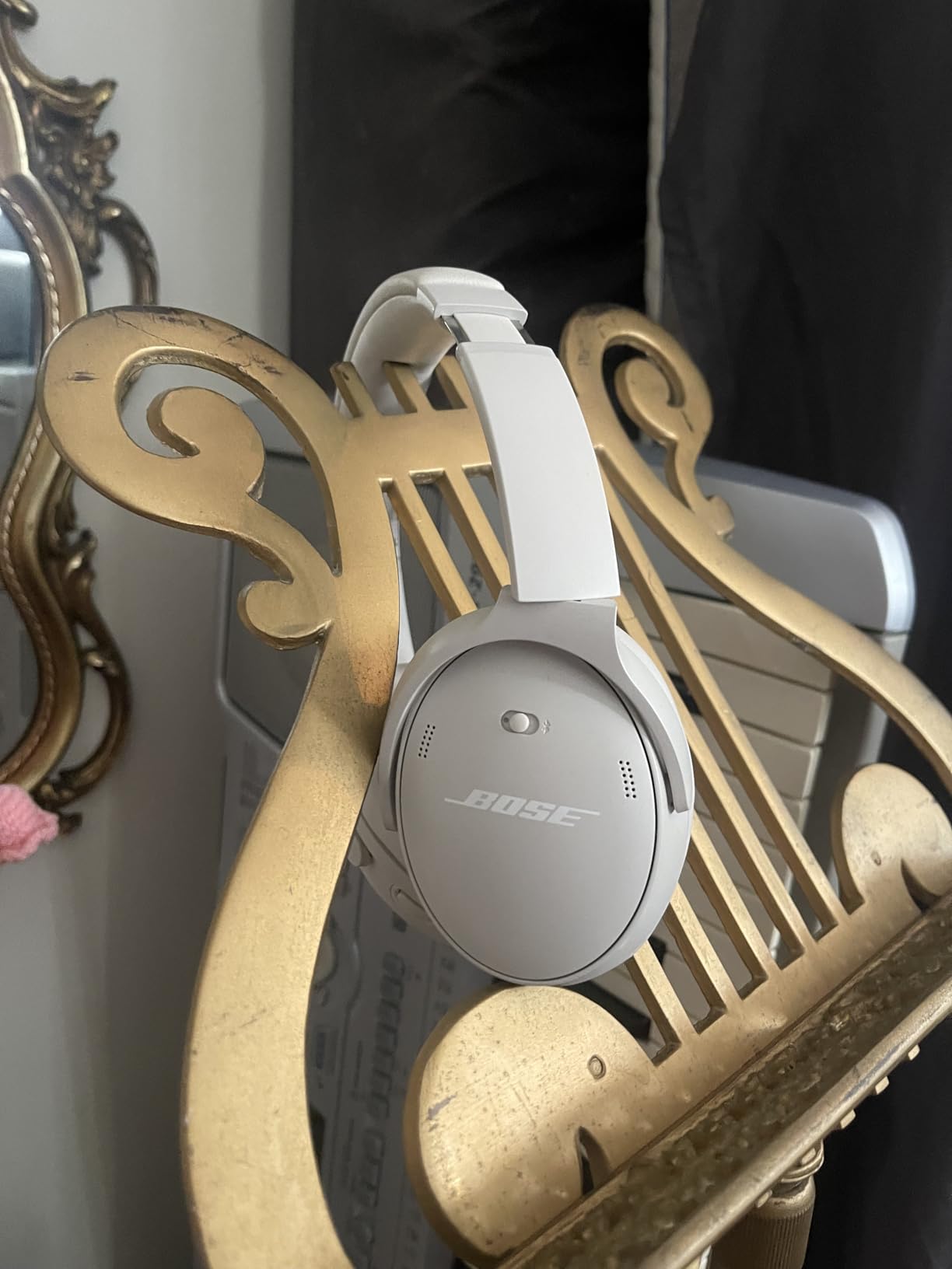 Bose QuietComfort Bluetooth Headphones, Wireless Headphones with Active Over Ear Noise Cancelling and Mic, Deep Bass, Up to 24 Hours of Playtime, Black Customer Review Bose QuietComfort Bluetooth Headphones, Wireless Headphones with Active Over Ear Noise Cancelling and Mic, Deep Bass, Up to 24 Hours of Playtime, Black - Customer Photo 4