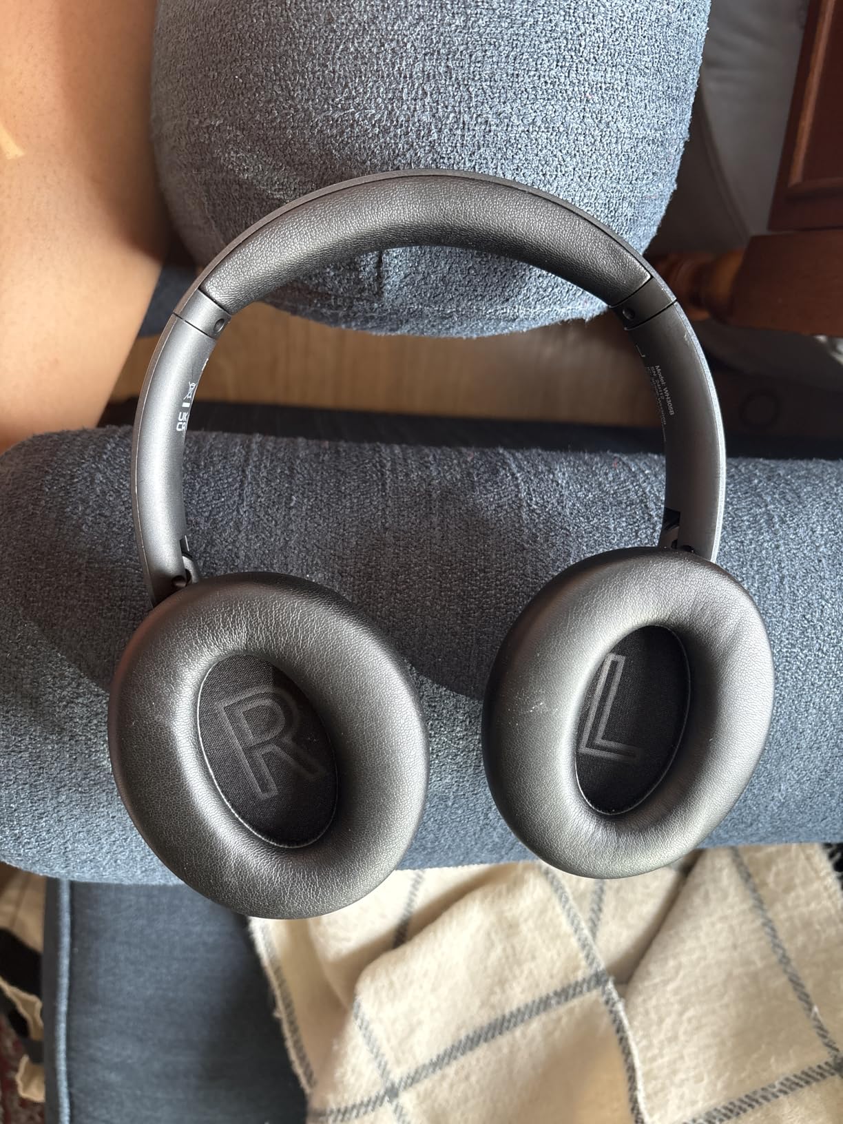 BERIBES Upgraded Hybrid Active Noise Cancelling Headphones with Transparent Modes, 70H Playtime Bluetooth Headphones Wireless Bluetooth with Mic, Deep Bass, 3.5MM Cable, Soft-Earpads, Fast Charging-Black customer photo 2