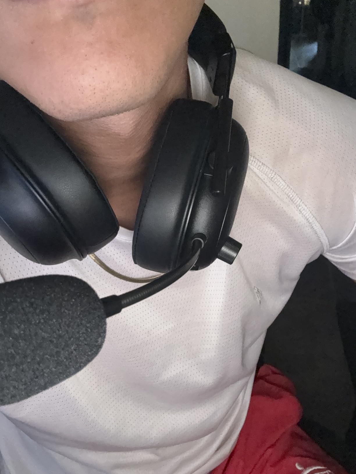 Razer BlackShark V2 HyperSpeed Wireless Gaming Headset: 2.4GHz, Bluetooth or USB - THX Spatial Audio - Titanium 50mm Drivers - 70 Hr Battery - for Xbox Series X, Series S, PS5, PC, Switch 2 - Black - Customer Photo 1