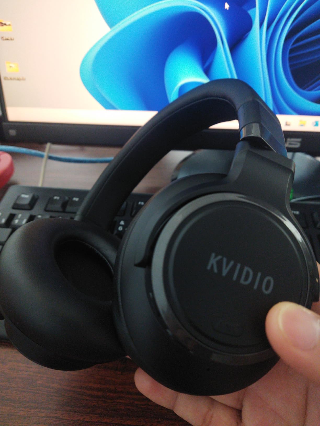 KVIDIO Active Noise Cancelling Headphones, 70 Hours Playtime Bluetooth Headphones Wireless with Microphone, Transparency Mode, Deep Bass and Hi-Fi Stereo Sound Over Ear for Travel Office - Customer Photo 1