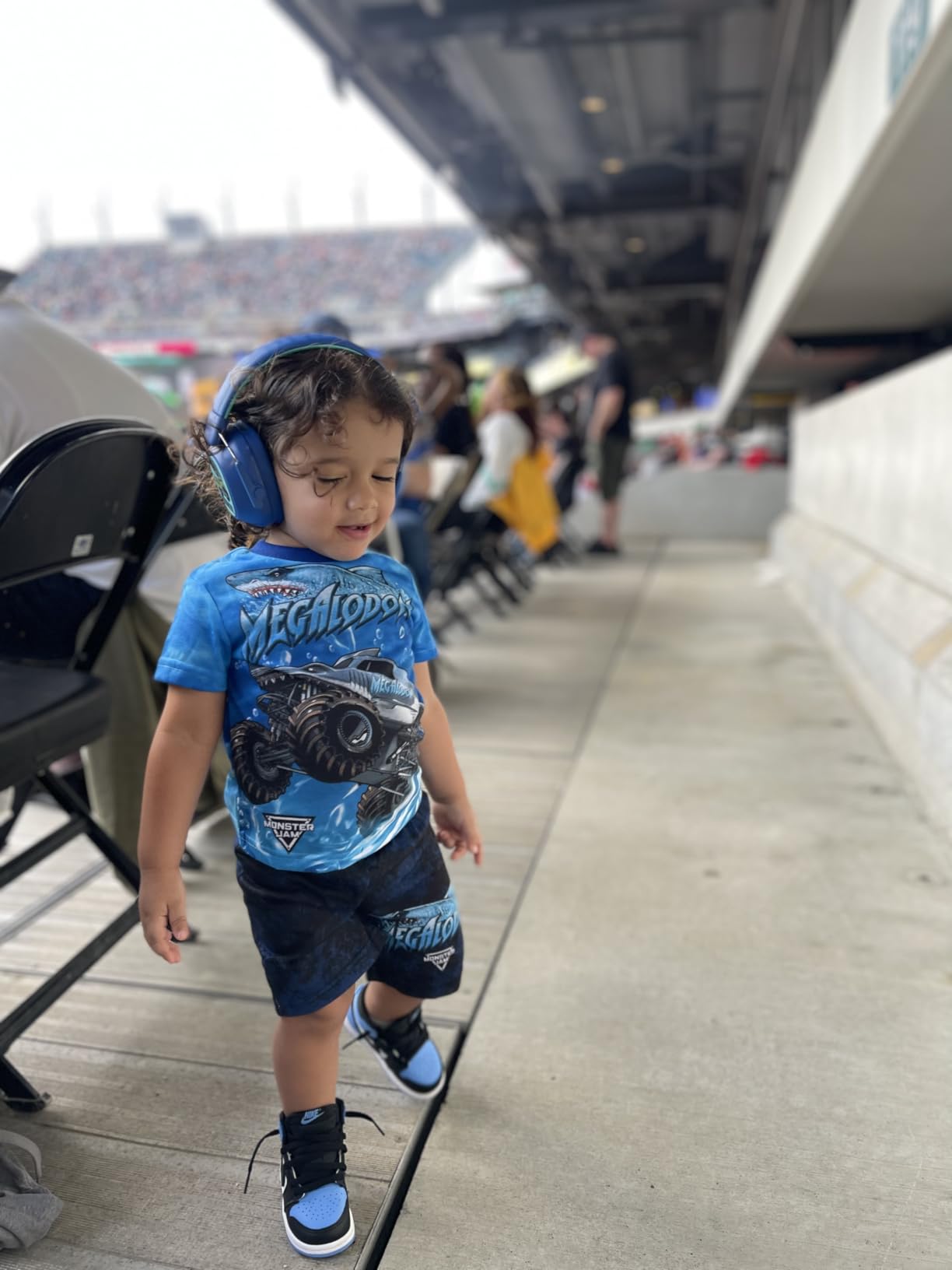 iClever Noise Cancelling Headphones for Kids Adults, SNR 29dB Safety Noise Reduction Ear Muffs for Autism Sensory &Concentration Aid, Ear Hearing Protection for Fireworks/Event/Monster Truck/Concert - Customer Photo 1