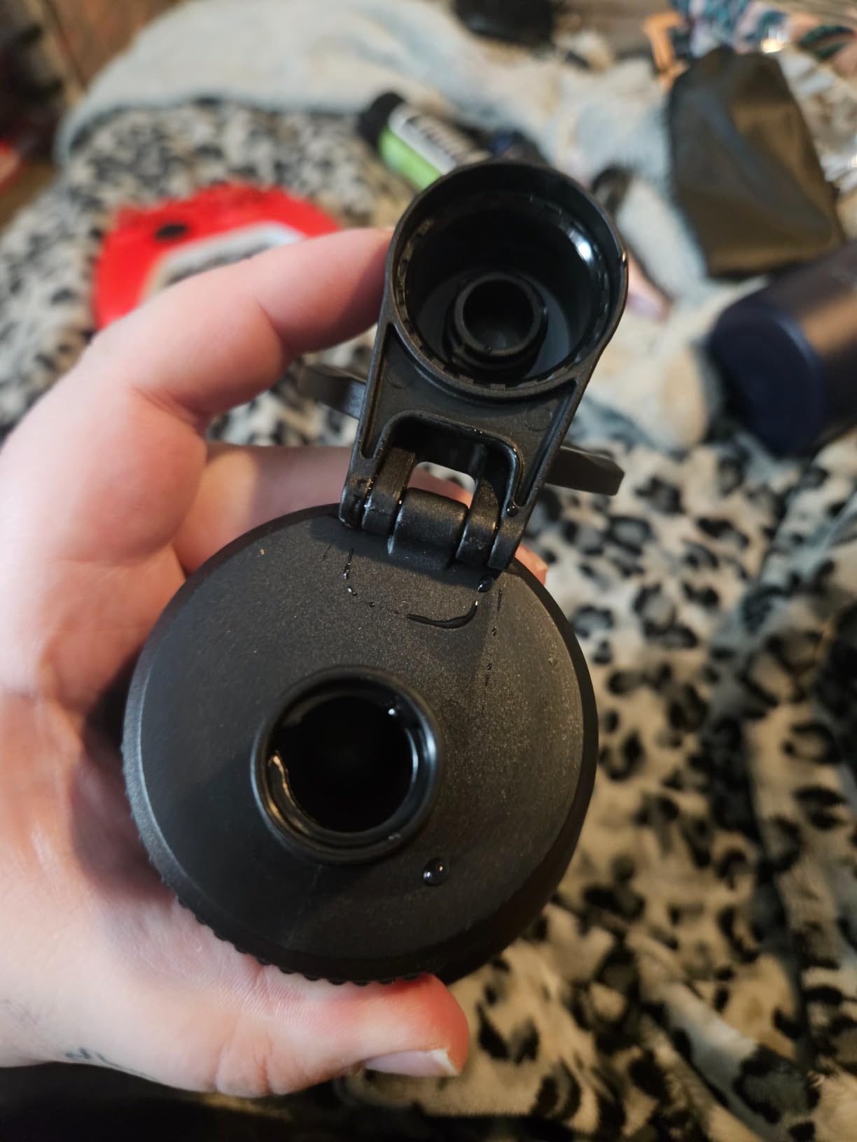 DOMICARE 32 oz Insulated Water Bottle, Vacuum Insulated Stainless Steel Sports Water Bottle with Straw Lid & Spout Lid, Leakproof, Reusable - Travel, Camping, Bike, Black - Customer Photo 4