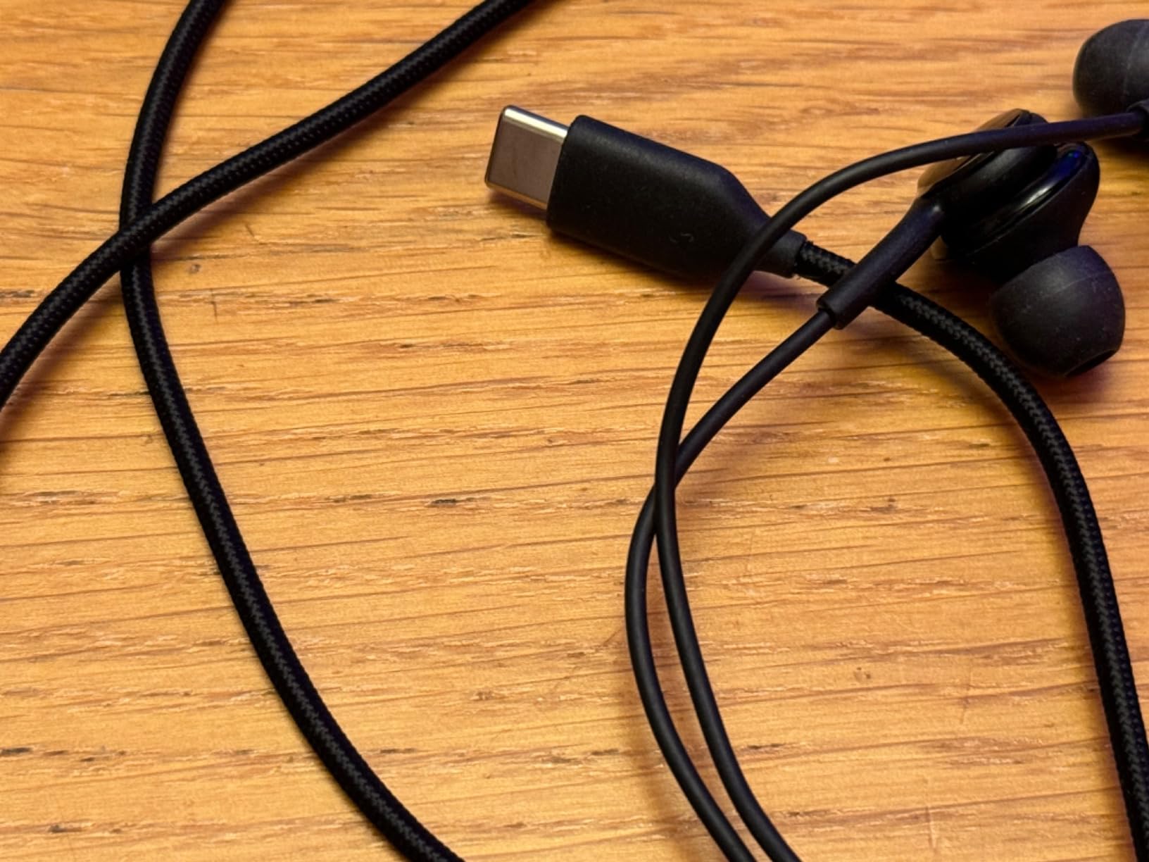 Samung AKG Earbuds for Samsung Galaxy S24 Ultra, S23, S22, S21, Note 10, iPhone 15 Pro Max - Original USB Type C In-Ear Earbuds with Remote & Mic - Black Customer Review Samung AKG Earbuds for Samsung Galaxy S24 Ultra, S23, S22, S21, Note 10, iPhone 15 Pro Max - Original USB Type C In-Ear Earbuds with Remote & Mic - Black - Customer Photo 2