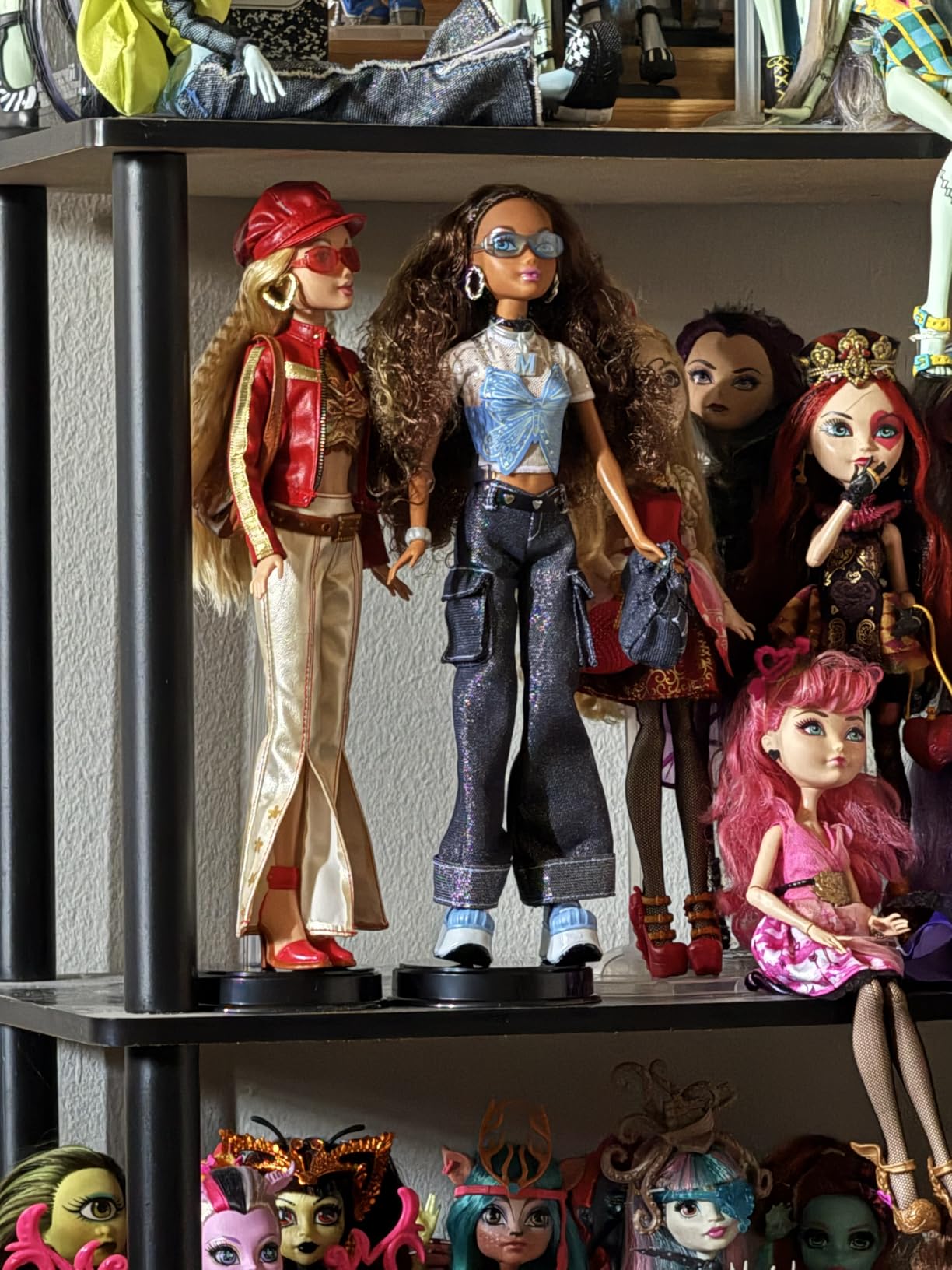 Barbie Signature My Scene Madison Doll & Accessories, Y2K-Inspired Outfit with Butterfly Top, Cargo Jeans, Denim Bag & Display Stand - Customer Photo 1