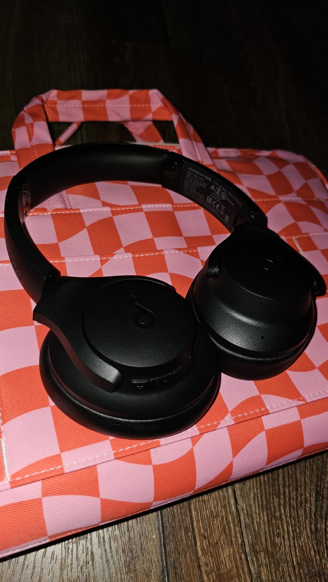 Soundcore by Anker Q20i Hybrid Active Noise Cancelling Headphones, Wireless Over-Ear Bluetooth, 40H Long ANC Playtime, Hi-Res Audio, Big Bass, Customize via an App, Transparency Mode (White) Customer Review Soundcore by Anker Q20i Hybrid Active Noise Cancelling Headphones, Wireless Over-Ear Bluetooth, 40H Long ANC Playtime, Hi-Res Audio, Big Bass, Customize via an App, Transparency Mode (White) - Customer Photo 1