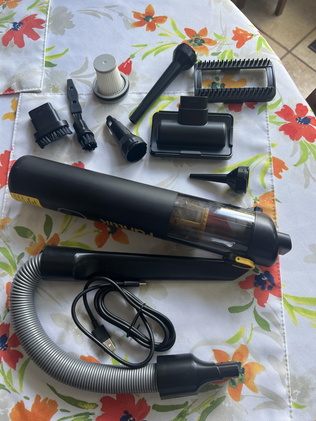 Fanttik Slim V8 APEX Car Vacuum, 4-in-1 Portable Mini Cordless Vacuum with 19000pa Suction Power, Type-C Charge, 2 Suction Modes, Handheld Vacuum for Small Jobs, Car, Office Desk, Keyboards (Black) - Customer Photo 1