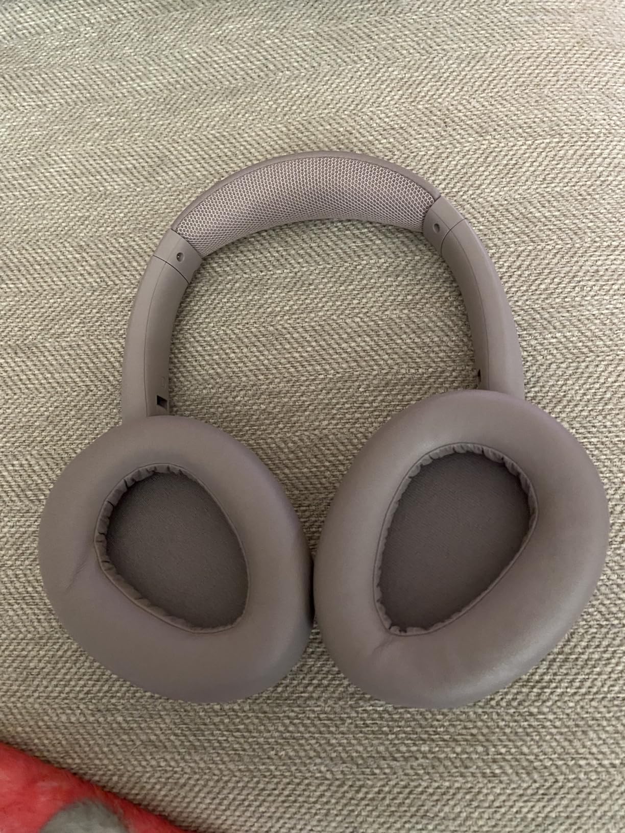 JLab JBuds Lux ANC Wireless Headphones, Cloud White, Hybrid Active Noise Cancelling, Customizable Sound, Spatial Audio Compatible, Premium Over-Ear Bluetooth Headset Customer Review JLab JBuds Lux ANC Wireless Headphones, Cloud White, Hybrid Active Noise Cancelling, Customizable Sound, Spatial Audio Compatible, Premium Over-Ear Bluetooth Headset - Customer Photo 2