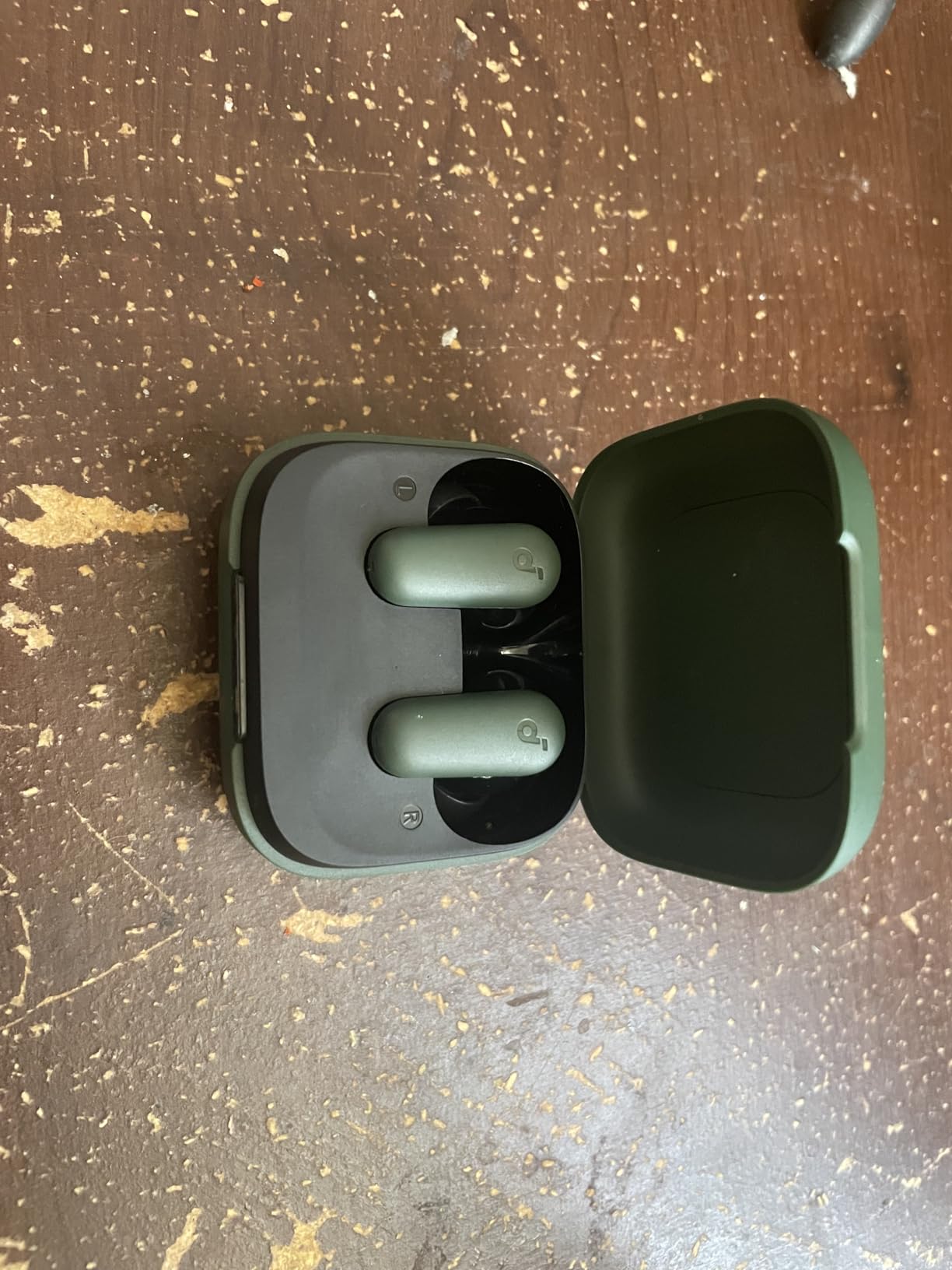 Soundcore P30i by Anker Noise Cancelling Earbuds, Strong and Smart Noise Cancelling, Powerful Bass, 45H Playtime, 2-in-1 Case and Phone Stand, IP54, Wireless Earbuds, Bluetooth 5.4 (Black) Customer Review Soundcore P30i by Anker Noise Cancelling Earbuds, Strong and Smart Noise Cancelling, Powerful Bass, 45H Playtime, 2-in-1 Case and Phone Stand, IP54, Wireless Earbuds, Bluetooth 5.4 (Black) - Customer Photo 1