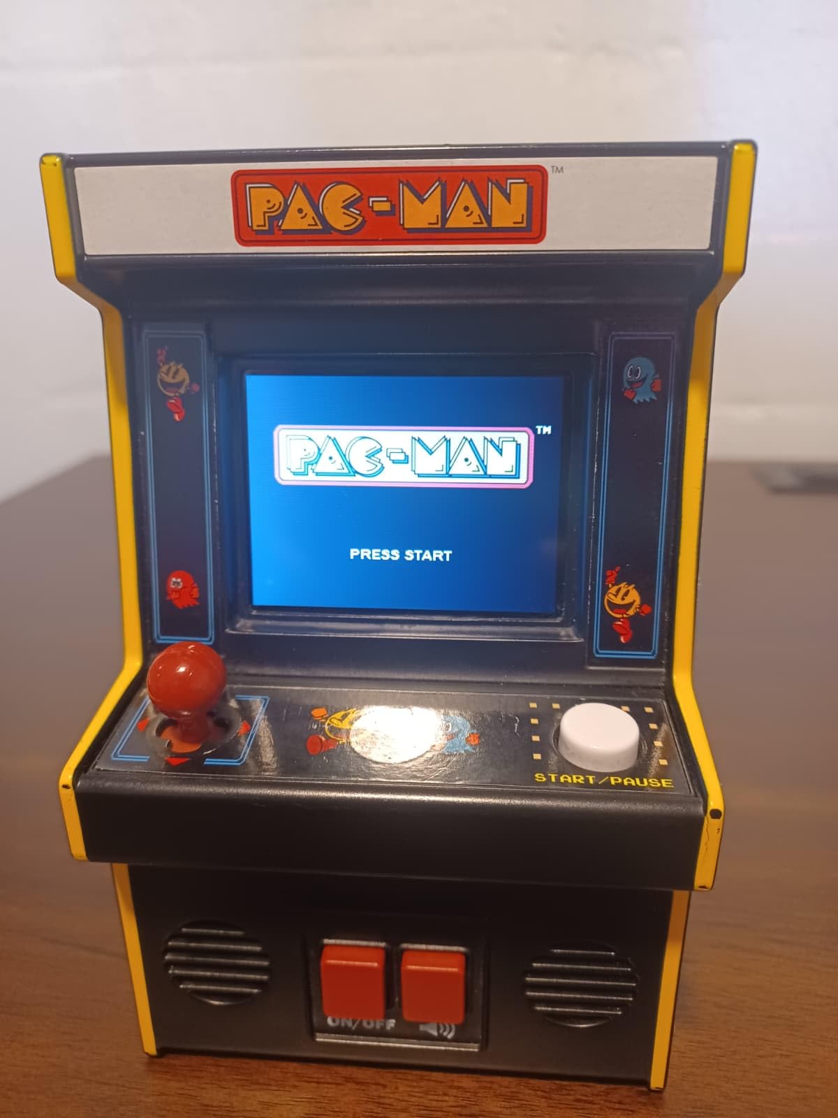 Arcade Classics Pac-Man - Retro Mini Arcade Game, Full Color Screen, Classic Handheld Electronic Game Console, 90s Toy, Great Gift for Kids 8+ - Customer Photo 1