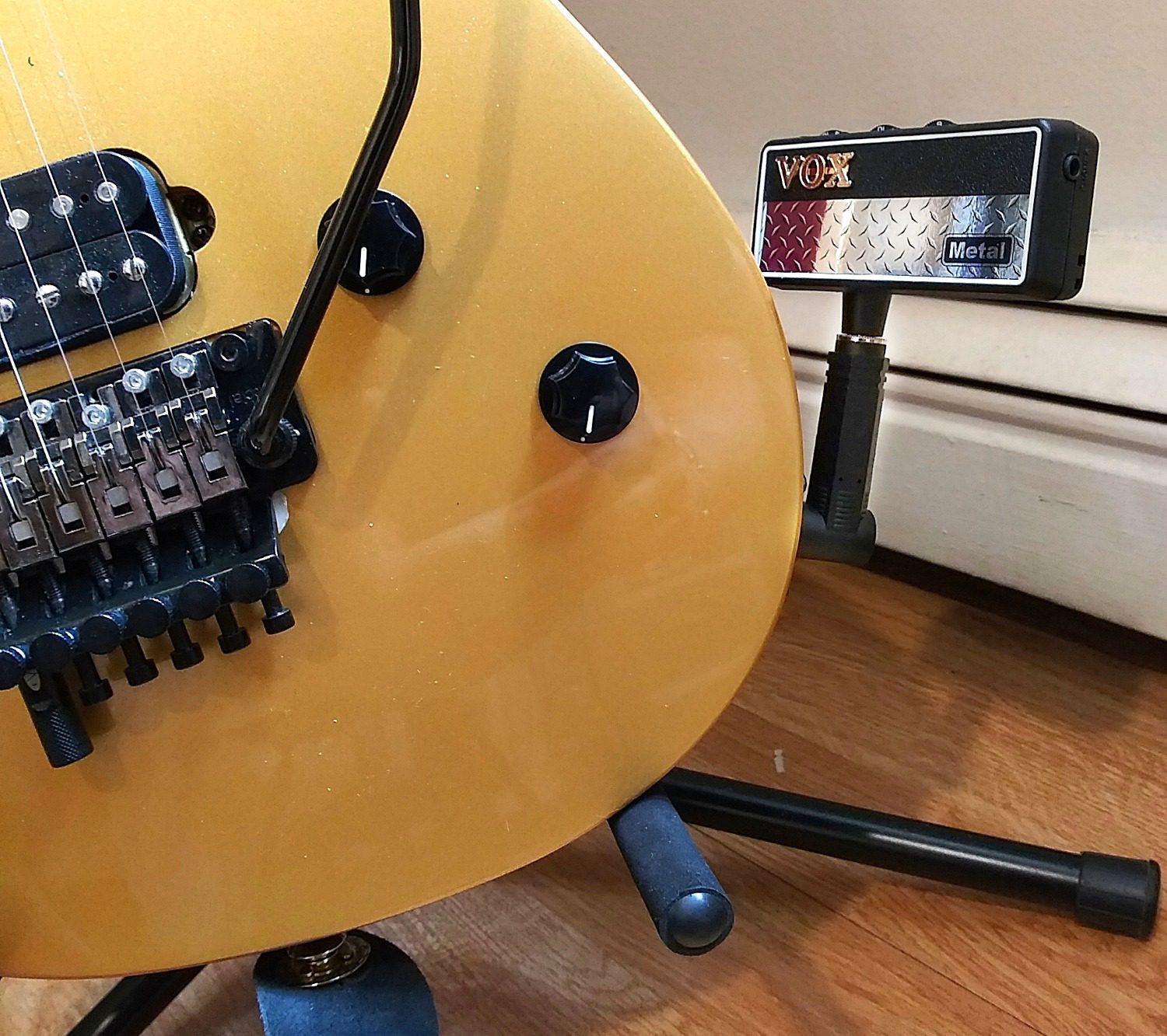 Vox amPlug 3 Plug-In Headphone Amplifier with Built-In Stereo Effects and Volume Control (AC30) - Customer Photo 2