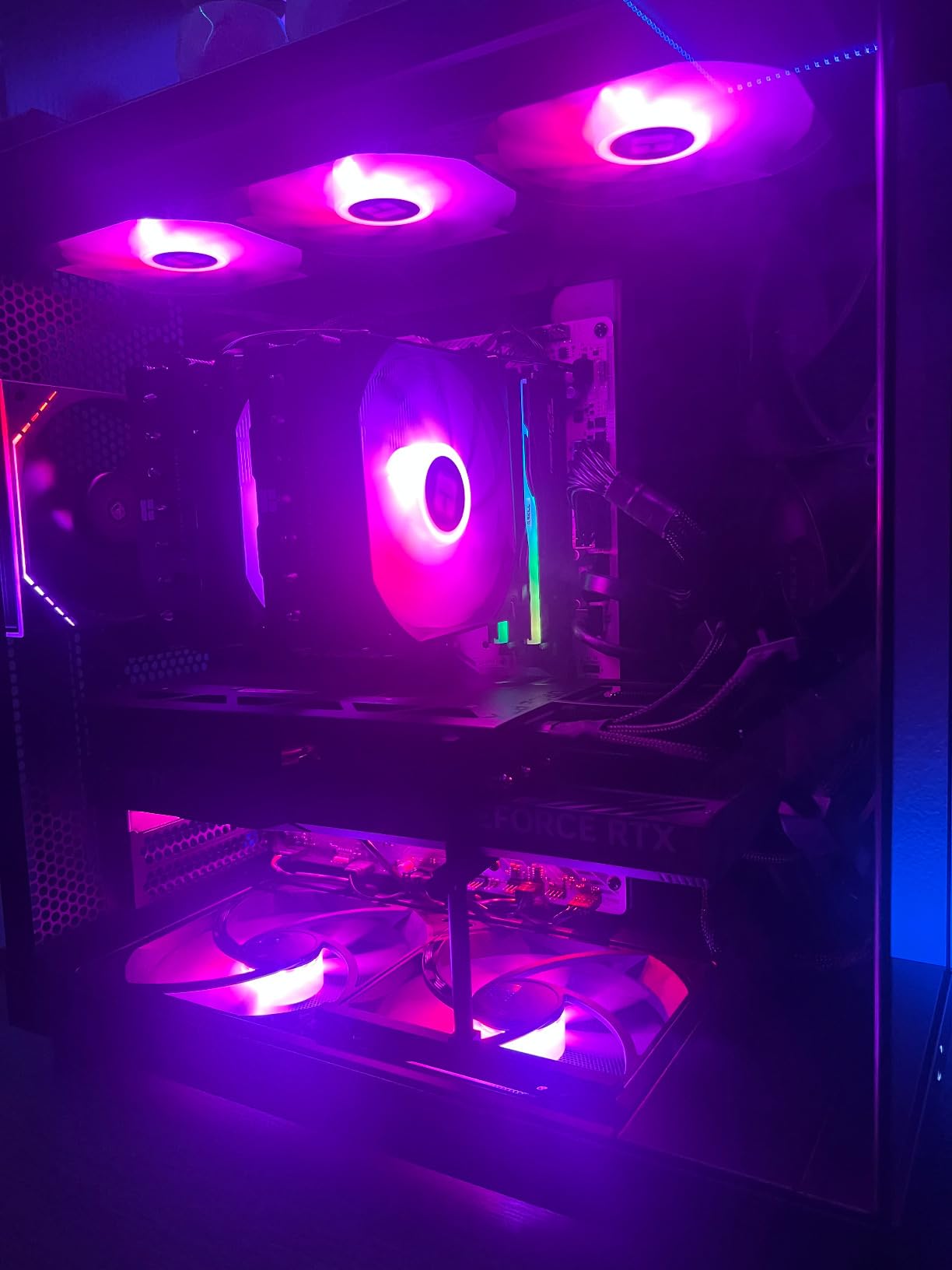 GIGABYTE GeForce RTX 4080 Super WINDFORCE V2 16G Graphics Card, 3X WINDFORCE Fans, 16GB 256-bit GDDR6X, GV-N408SWF3V2-16GD Video Card Customer Review GIGABYTE GeForce RTX 4080 Super WINDFORCE V2 16G Graphics Card, 3X WINDFORCE Fans, 16GB 256-bit GDDR6X, GV-N408SWF3V2-16GD Video Card - Customer Photo 1