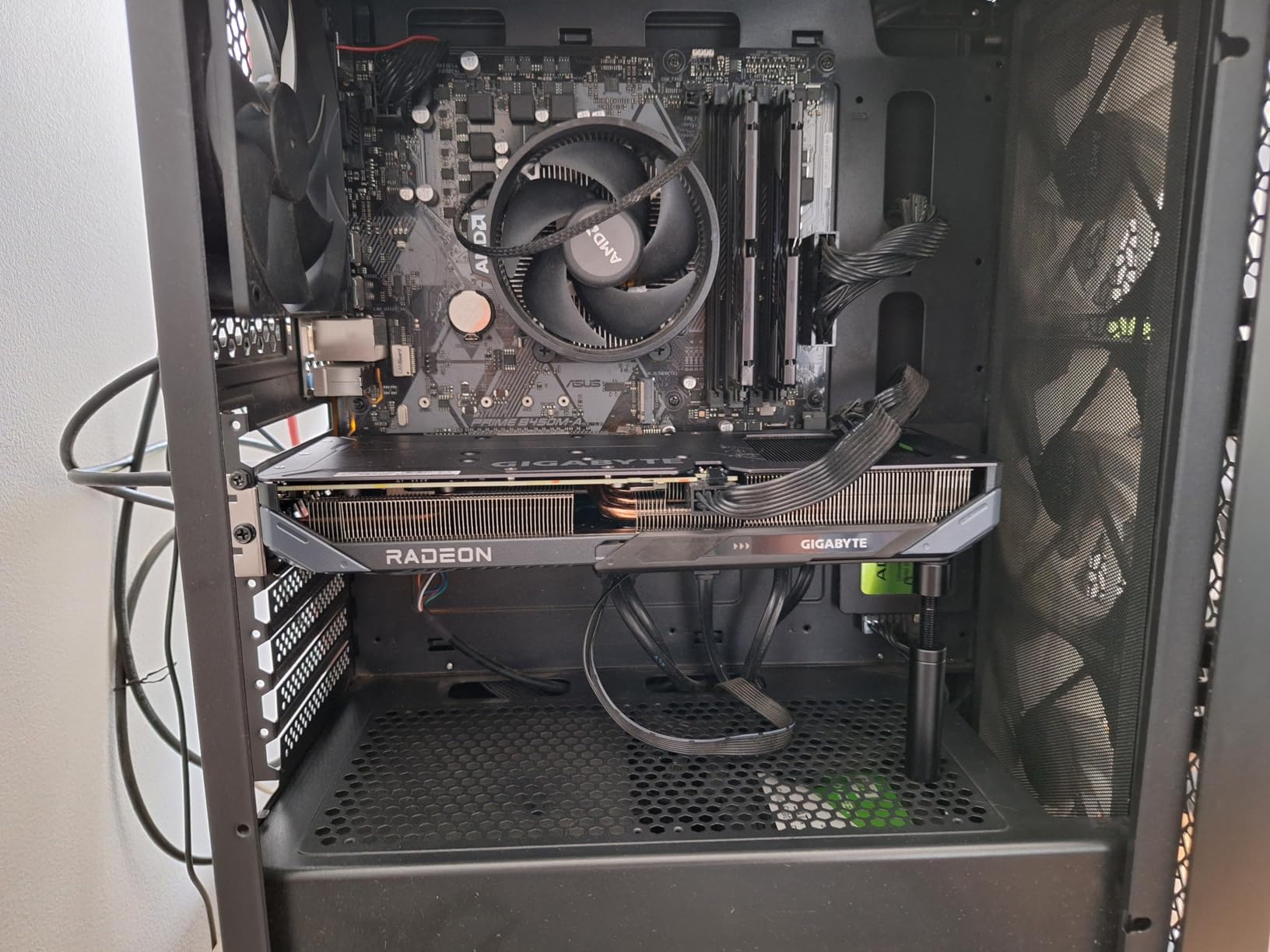 GIGABYTE Radeon RX 7600 XT Gaming OC 16G Graphics Card, 3X WINDFORCE Fans 16GB 128-bit GDDR6, GV-R76XTGAMING OC-16GD Video Card Customer Review GIGABYTE Radeon RX 7600 XT Gaming OC 16G Graphics Card, 3X WINDFORCE Fans 16GB 128-bit GDDR6, GV-R76XTGAMING OC-16GD Video Card - Customer Photo 1