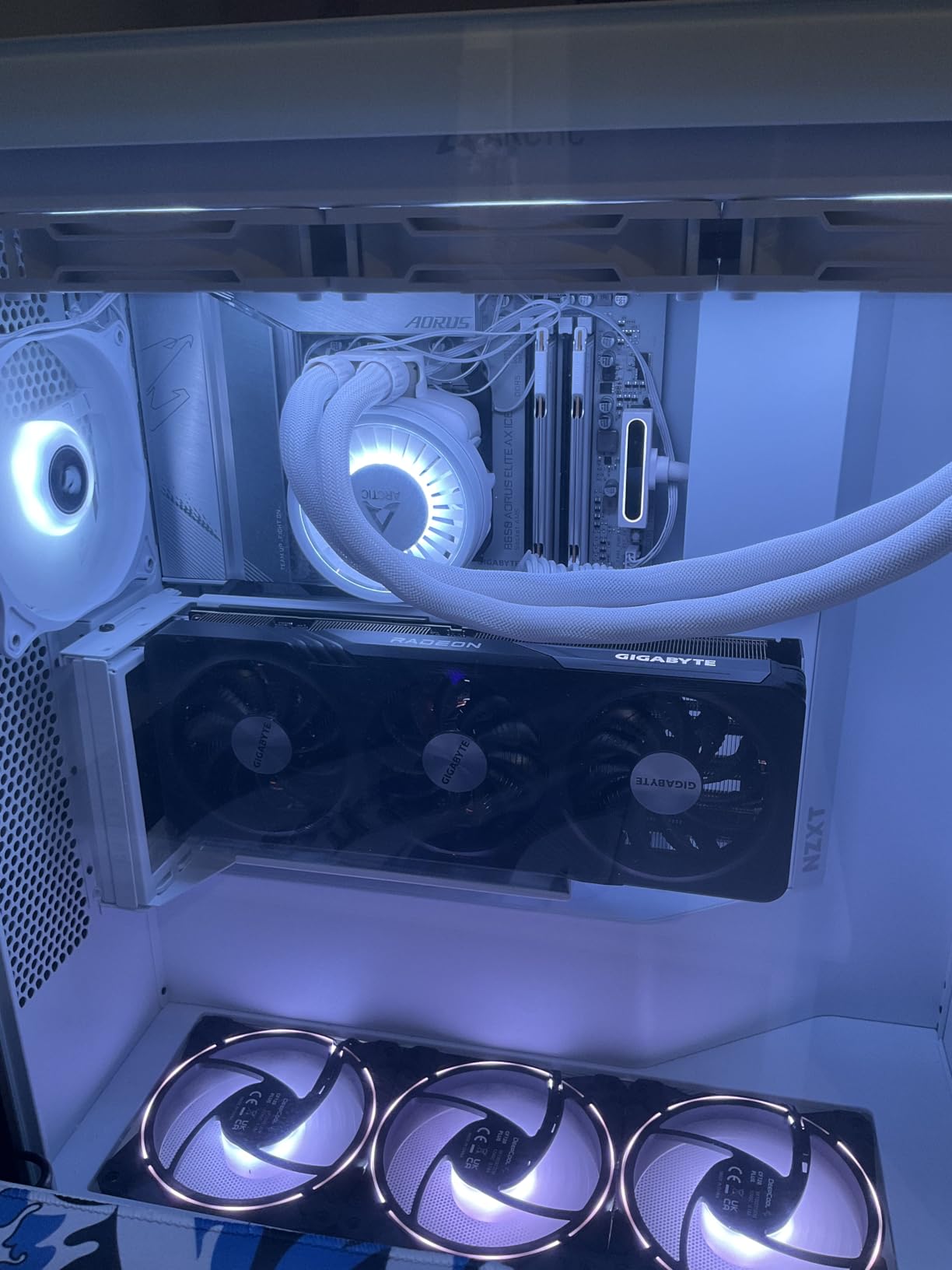 GIGABYTE Radeon RX 7600 XT Gaming OC 16G Graphics Card, 3X WINDFORCE Fans 16GB 128-bit GDDR6, GV-R76XTGAMING OC-16GD Video Card Customer Review GIGABYTE Radeon RX 7600 XT Gaming OC 16G Graphics Card, 3X WINDFORCE Fans 16GB 128-bit GDDR6, GV-R76XTGAMING OC-16GD Video Card - Customer Photo 2