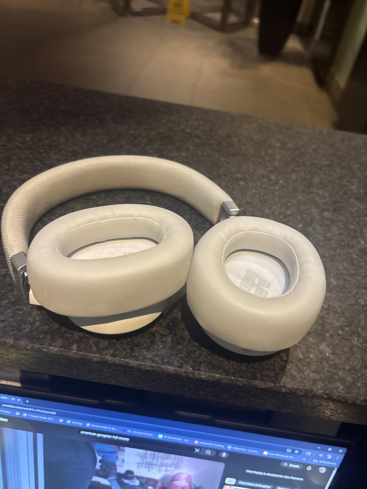 JBL Live 770NC - Wireless Over-Ear Headphones with True Adaptive Noise Cancelling with Smart Ambient, Up to 65 Hours of Battery Life, Comfort-fit Fabric Headband & Carrying Pouch (Black) - Customer Photo 1