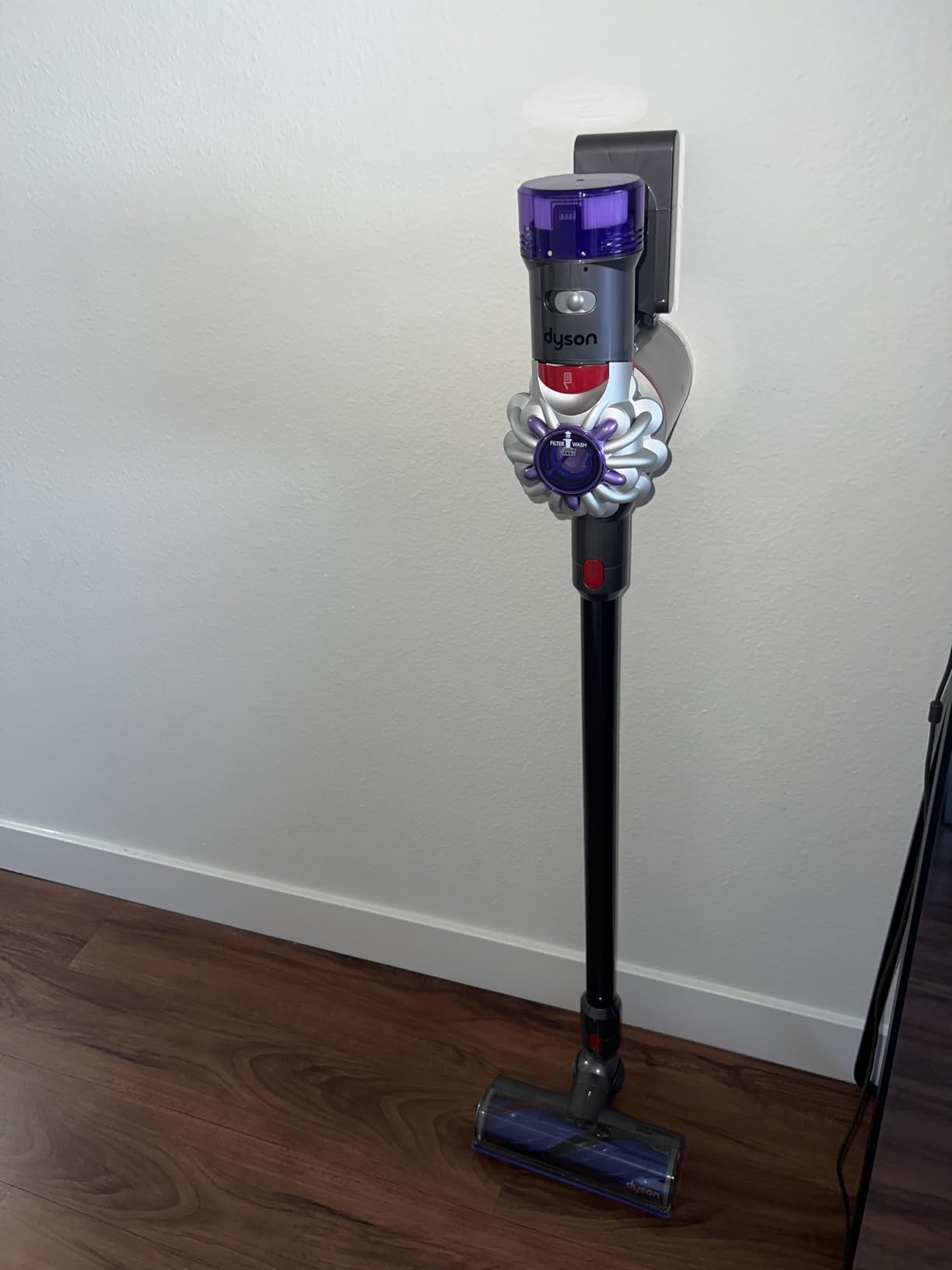 Dyson V8 Plus Cordless Vacuum, Cleans Hard Floors and Carpets, Detangles, Converts to Handheld, 115AW, 2 Power Modes, Up to 40 Minutes¹ Customer Review Dyson V8 Plus Cordless Vacuum, Cleans Hard Floors and Carpets, Detangles, Converts to Handheld, 115AW, 2 Power Modes, Up to 40 Minutes¹ - Customer Photo 1