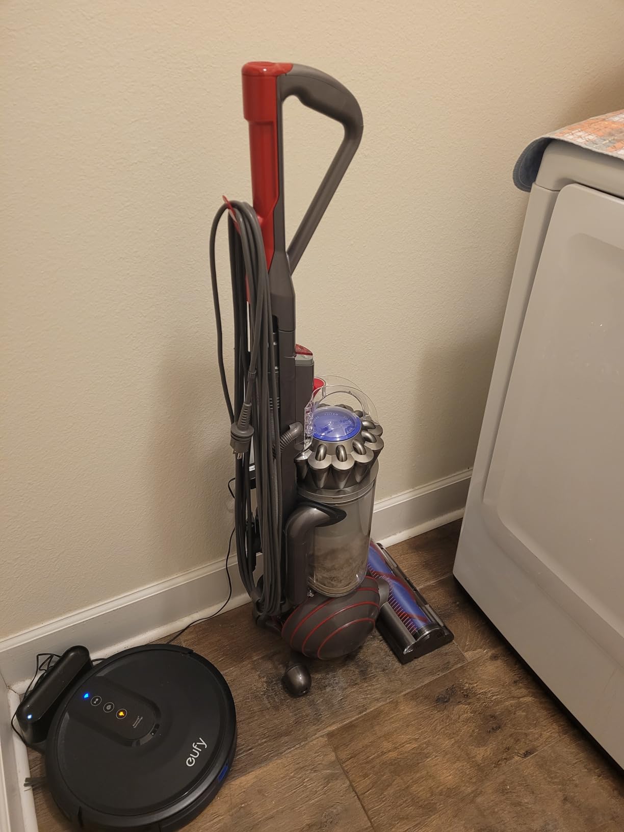Dyson Ball Animal Total Clean Upright Vacuum, Corded, 290AW, Self-Adjusting Cleaner Head for All Floors, Homes with Pets Customer Review Dyson Ball Animal Total Clean Upright Vacuum, Corded, 290AW, Self-Adjusting Cleaner Head for All Floors, Homes with Pets - Customer Photo 3
