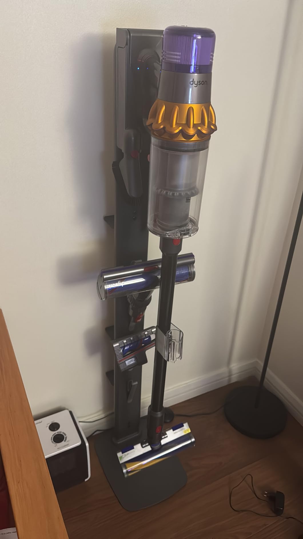 Dyson V15 Detect Plus Cordless Vacuum, Illumination Reveals dust, 240AW, 3 Power Modes, Up to 60 Minutes,² Deep Cleans Hard Floors and Carpets, Detangles pet Hair, Converts to Handheld Customer Review Dyson V15 Detect Plus Cordless Vacuum, Illumination Reveals dust, 240AW, 3 Power Modes, Up to 60 Minutes,² Deep Cleans Hard Floors and Carpets, Detangles pet Hair, Converts to Handheld - Customer Photo 2
