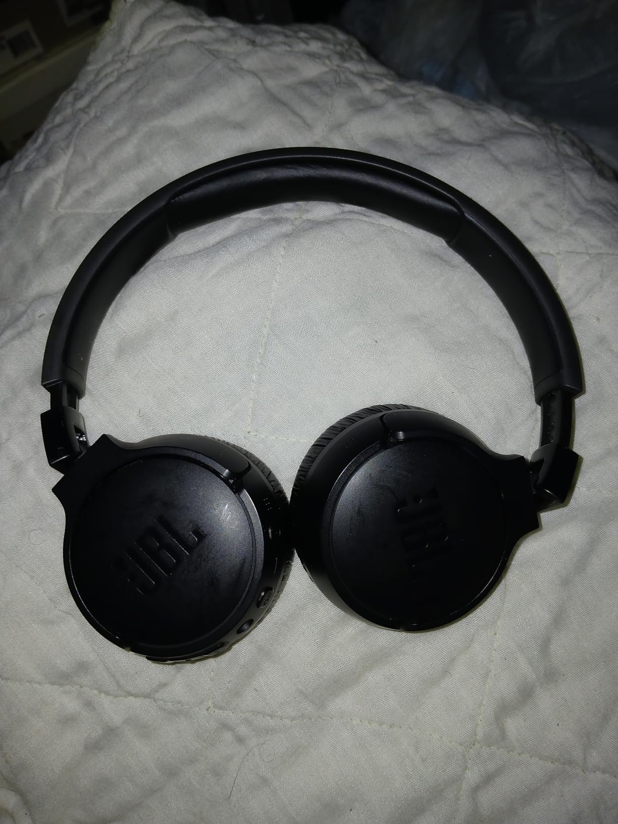 JBL Tune 670NC - Adaptive Noise Cancelling with Smart Ambient Wireless On-Ear Headphones, Up to 70H Battery Life with Speed Charge, Lightweight, Comfortable and Foldable Design (Black) - Customer Photo 1
