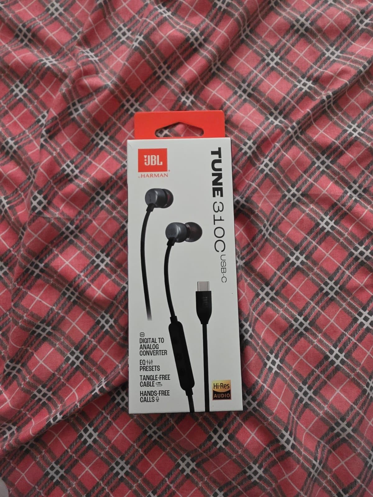 JBL Tune 310C - Wired Hi-Res in-Ear Headphones, Tangle-Free Flat Cable, 3-Button Remote with Microphone - Customer Photo 2