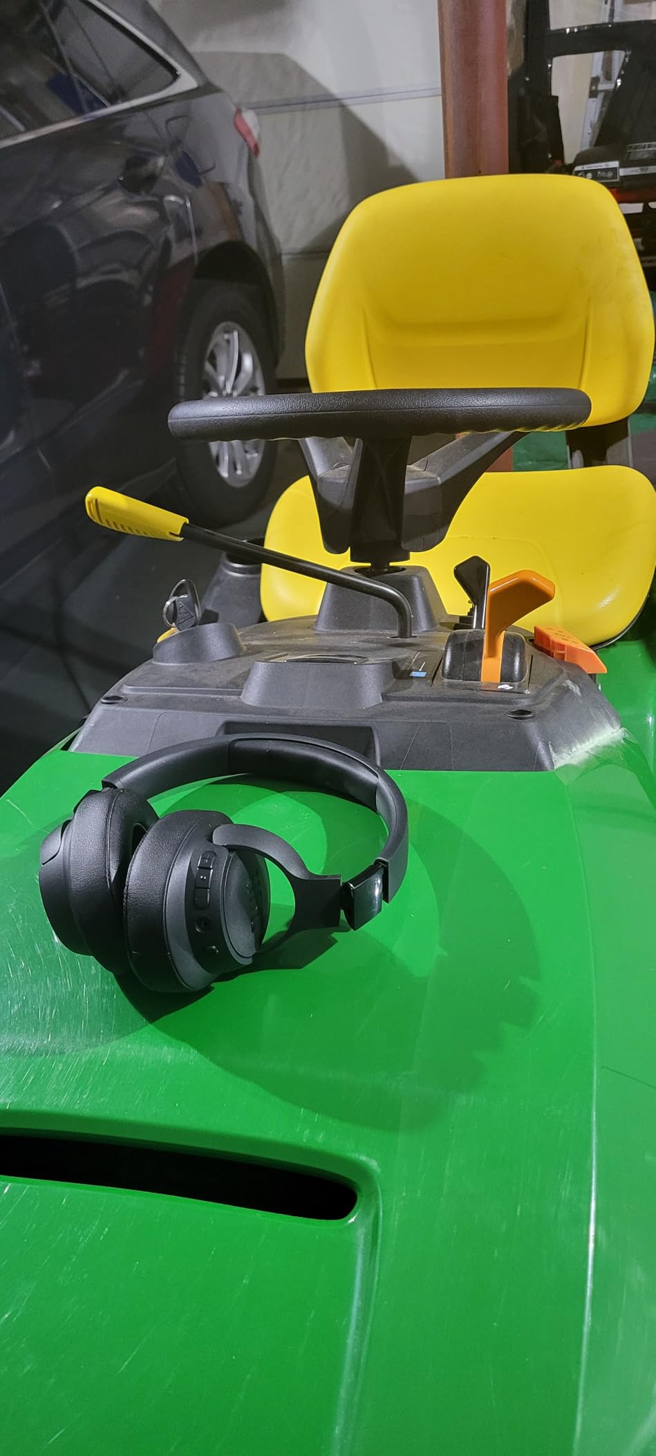 JBL Tune 720BT - Wireless Over-Ear Headphones with JBL Pure Bass Sound, Bluetooth 5.3, Up to 76H Battery Life and Speed Charge, Lightweight, Comfortable and Foldable Design (Black) - Customer Photo 2