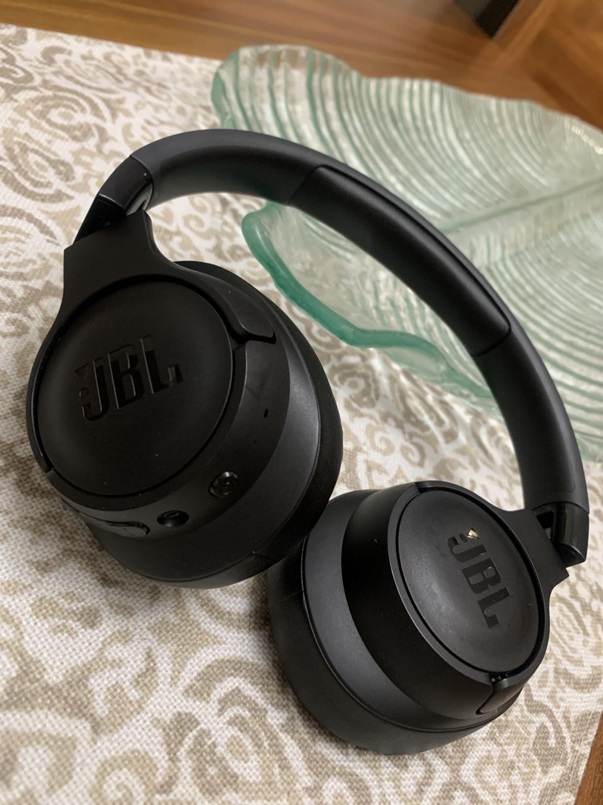 JBL Tune 720BT - Wireless Over-Ear Headphones with JBL Pure Bass Sound, Bluetooth 5.3, Up to 76H Battery Life and Speed Charge, Lightweight, Comfortable and Foldable Design (Black) - Customer Photo 5