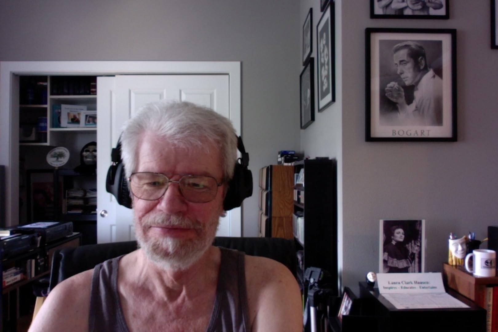 Avantree Audition 3 - Bluetooth Over-Ear Headphones with Wireless Charging Dock, 50H Battery, aptX-Adaptive, Clear Voice, Compatible with Samsung Smart TVs - Customer Photo 1