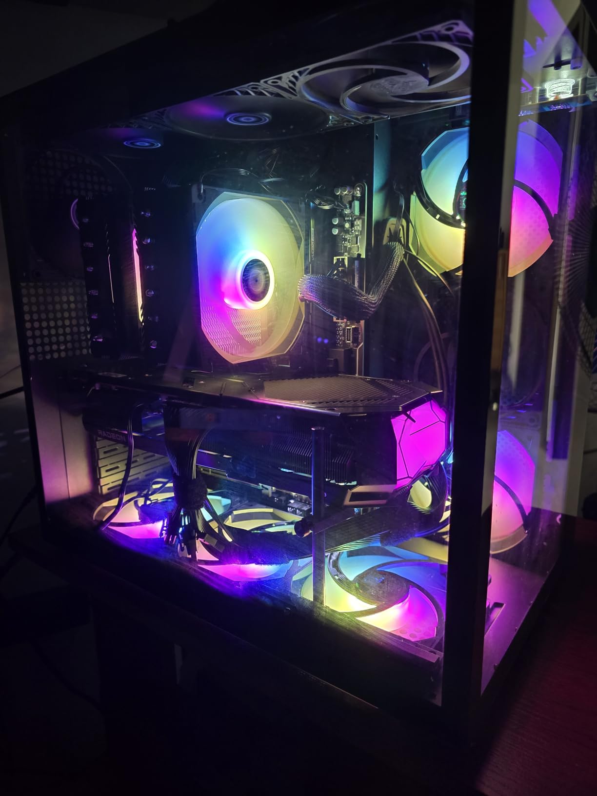 PowerColor Hellhound Spectral White AMD Radeon RX 9060 XT 16GB GDDR6 Graphics Card - Customer Photo 2