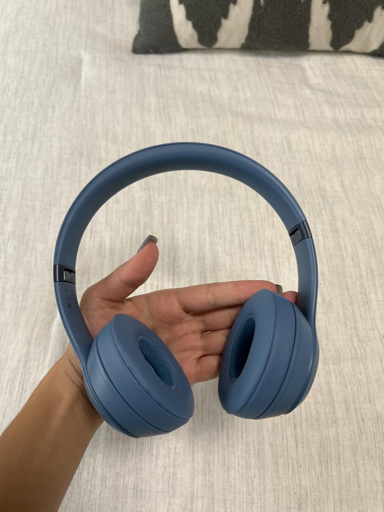 Beats Solo 4 - Wireless Bluetooth On-Ear Headphones, Apple & Android Compatible, Up to 50 Hours of Battery Life - Matte Black - Customer Photo 1