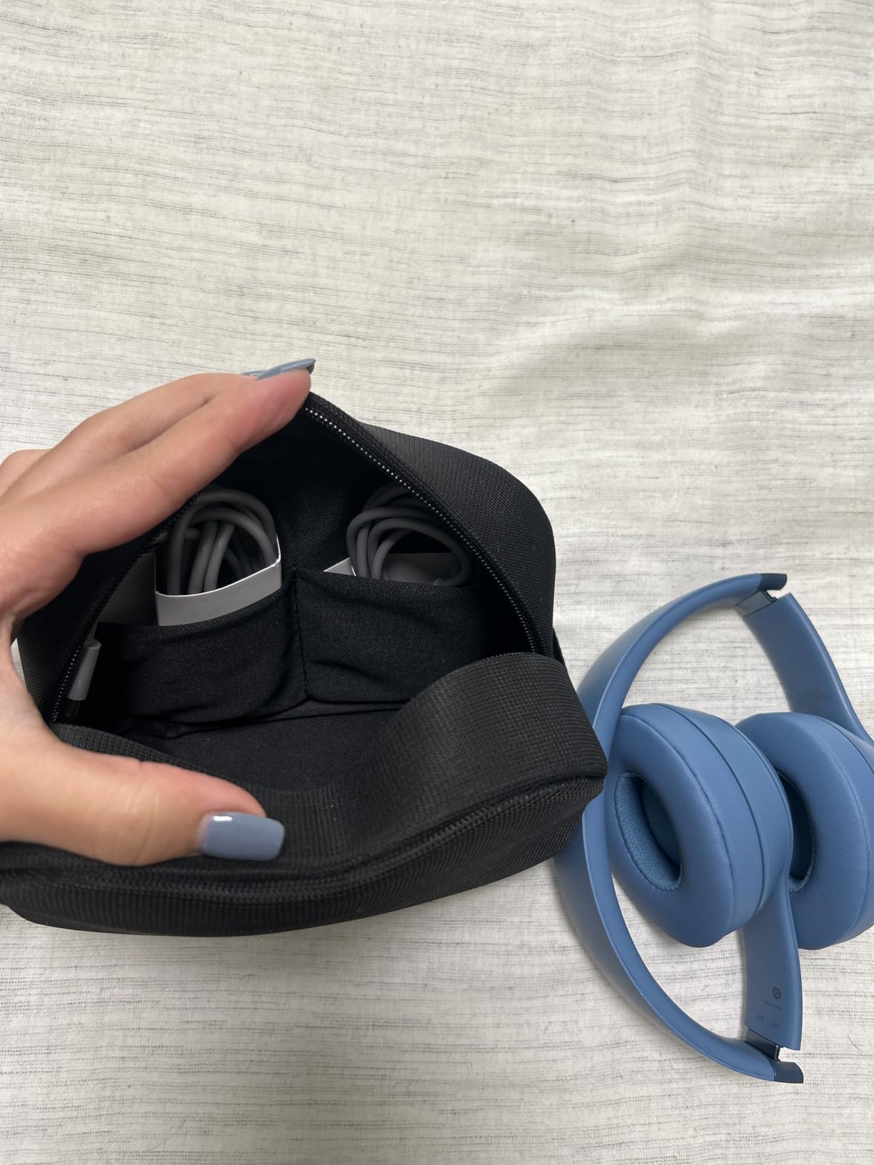 Beats Solo 4 - Wireless Bluetooth On-Ear Headphones, Apple & Android Compatible, Up to 50 Hours of Battery Life - Matte Black - Customer Photo 1