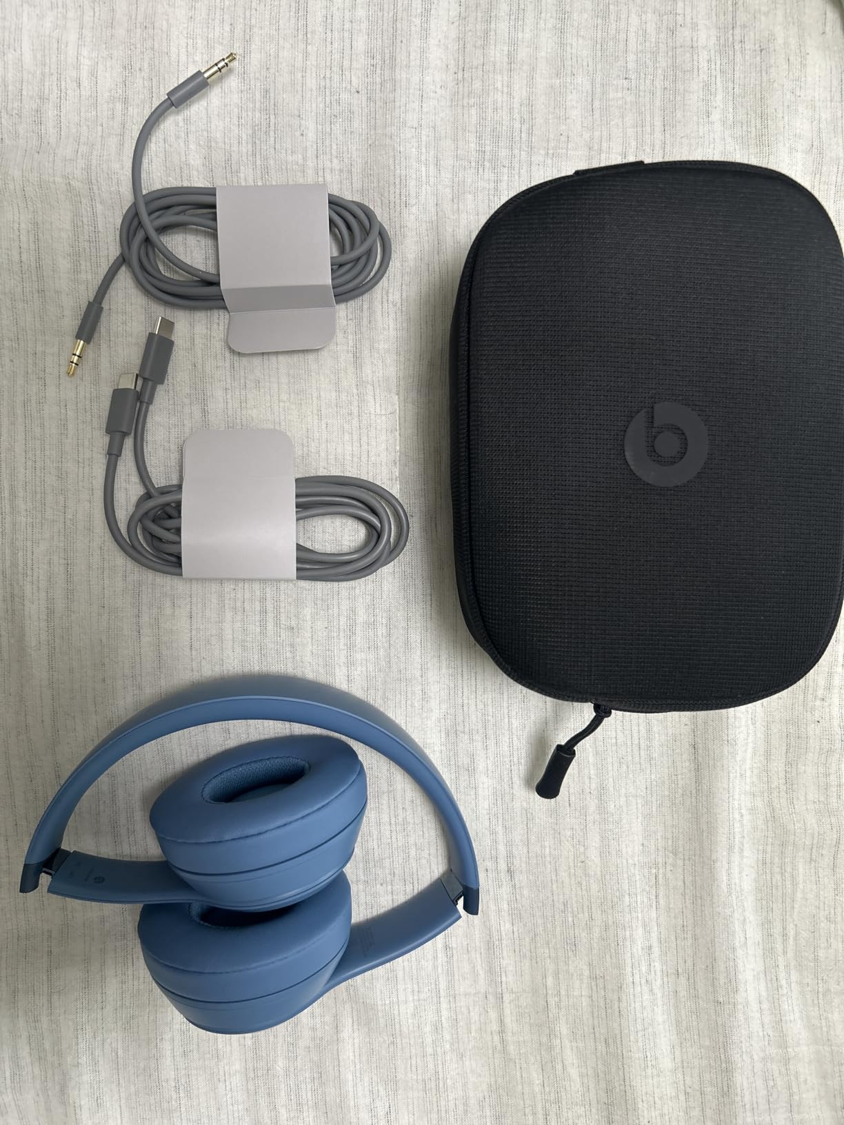 Beats Solo 4 - Wireless Bluetooth On-Ear Headphones, Apple & Android Compatible, Up to 50 Hours of Battery Life - Matte Black - Customer Photo 2