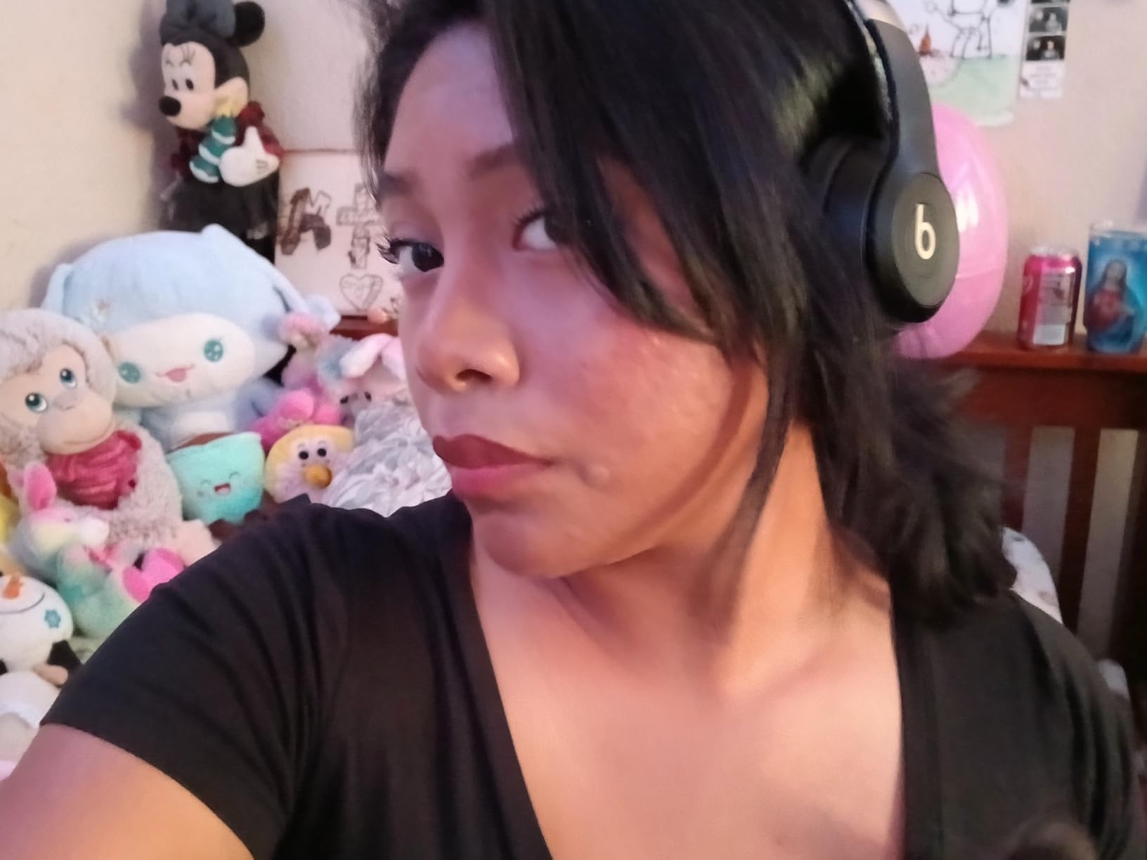 Beats Solo 4 - Wireless Bluetooth On-Ear Headphones, Apple & Android Compatible, Up to 50 Hours of Battery Life - Matte Black - Customer Photo 3