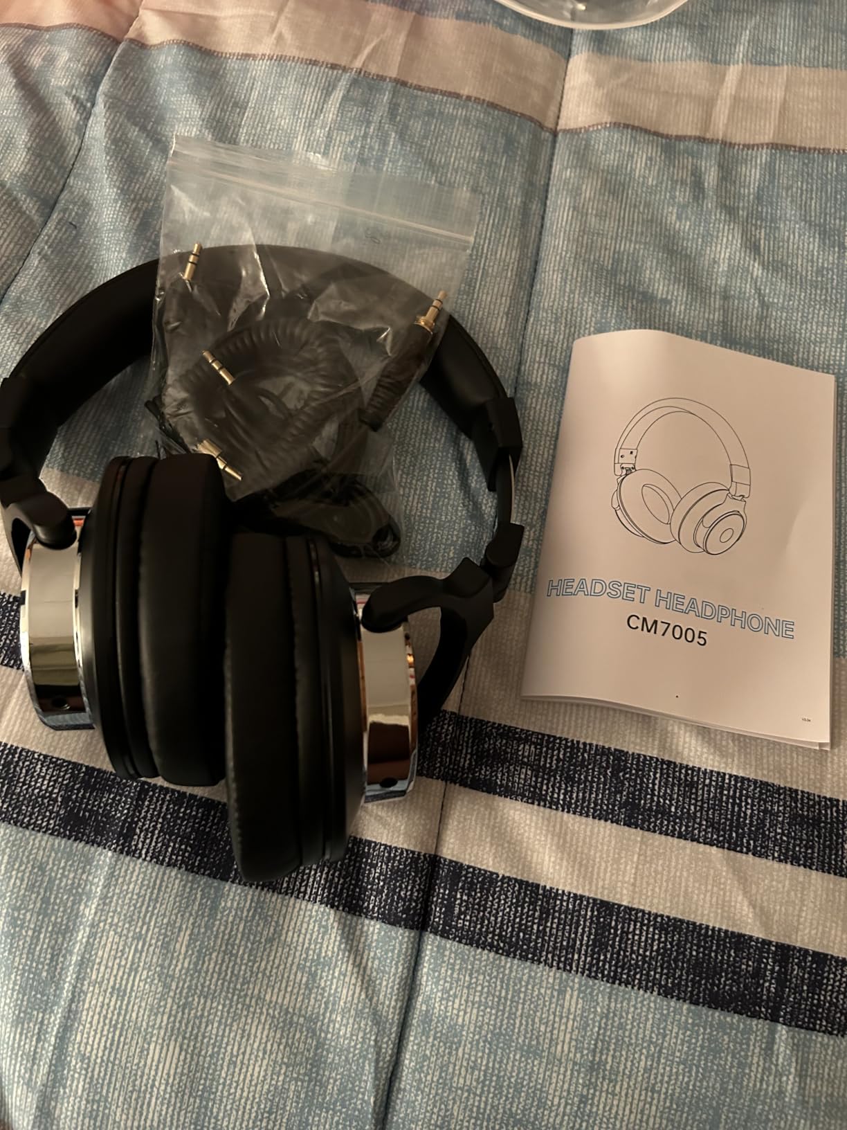 Wired Over Ear Headphones, Studio Monitor & Mixing DJ Headphones with 50mm Neodymium Drivers and 1/4 to 3.5mm Jack for Guitar AMP Podcast Piano Keyboard (Black) - Customer Photo 3