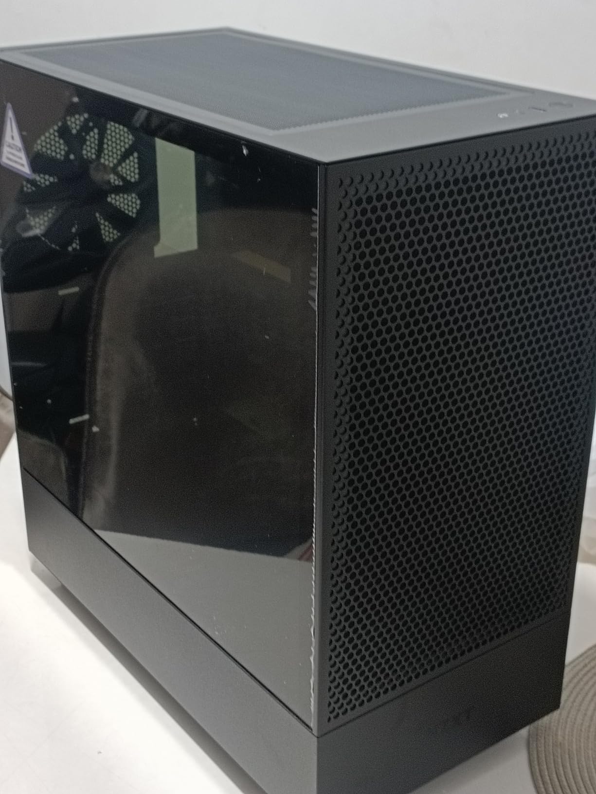 NZXT H5 Flow 2024 - Compact ATX Mid-Tower PC Gaming Case - High Airflow - 2 x 120mm Fans Included - 360mm Front & 240mm Top Radiator Support - Cable Management System - Tempered Glass - Black - Customer Photo 1