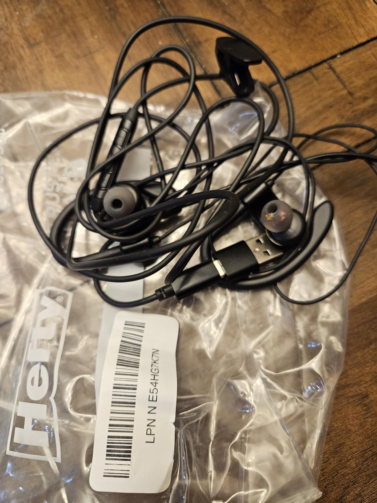USB C & USB A Earbuds with Boom Mic for Smartphones & Computers, Wired USB C In-ear Headset with Wrap-Around Ear Hooks, Dual Mic Earbuds, 5.9FT - Perfect for Calling, Meeting, Work and Gaming Customer Review USB C & USB A Earbuds with Boom Mic for Smartphones & Computers, Wired USB C In-ear Headset with Wrap-Around Ear Hooks, Dual Mic Earbuds, 5.9FT - Perfect for Calling, Meeting, Work and Gaming - Customer Photo 1
