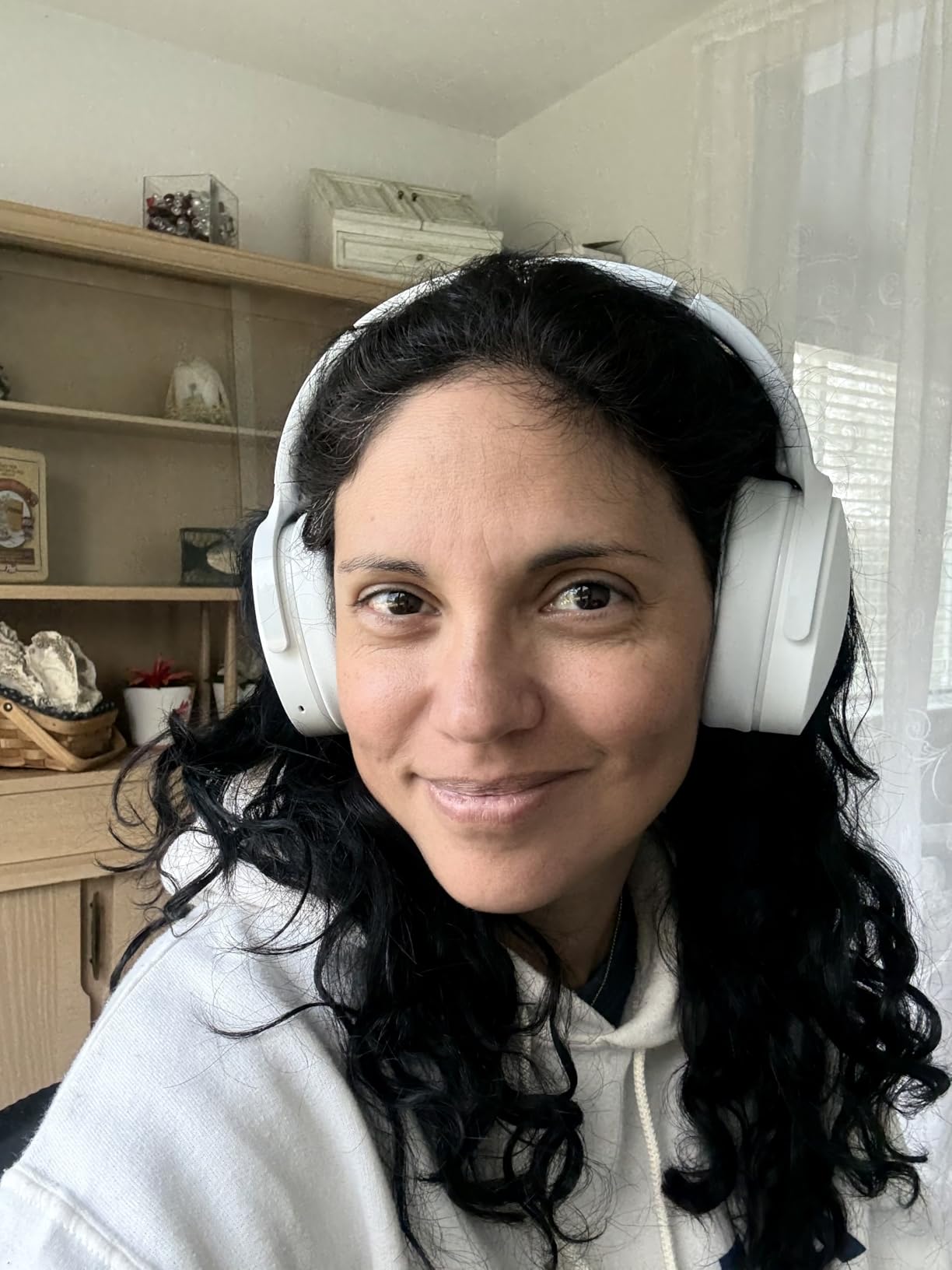 Skullcandy Hesh Evo Wireless Over-Ear Bluetooth Headphones with Extra USB-C Charging Cable, Noise Isolating, 36 Hours Battery, Foldable Lightweight Design, Microphone for iPhone Android - Bone Customer Review Skullcandy Hesh Evo Wireless Over-Ear Bluetooth Headphones with Extra USB-C Charging Cable, Noise Isolating, 36 Hours Battery, Foldable Lightweight Design, Microphone for iPhone Android - Bone - Customer Photo 3