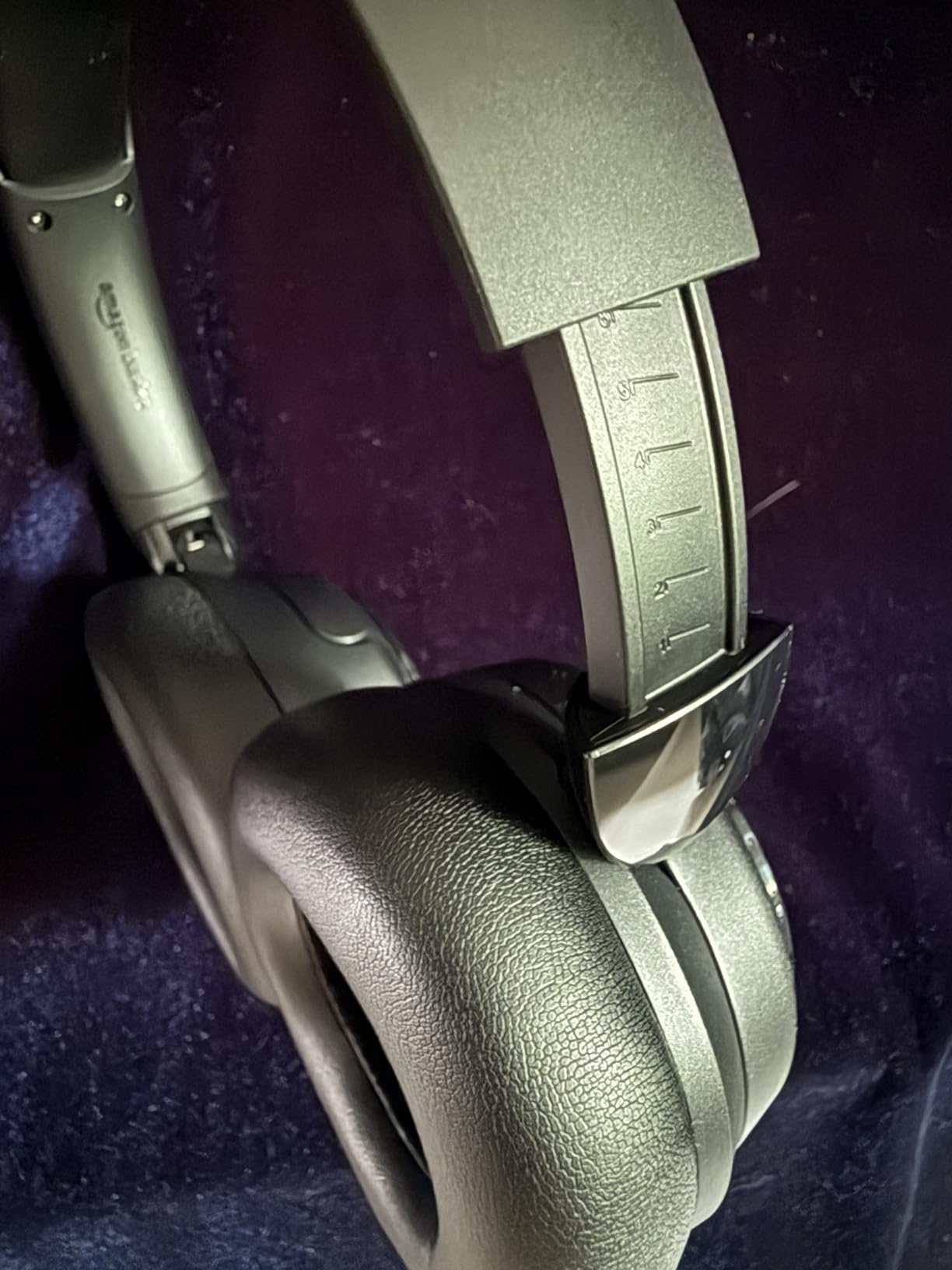 Amazon Basics Hybrid Active Noise Cancelling Headphones, 35 Hours Playtime with ANC on and 45 Hours with ANC Off, Wireless, Over Ear Comfortable Fit, Bluetooth, One Size, Black - Customer Photo 1