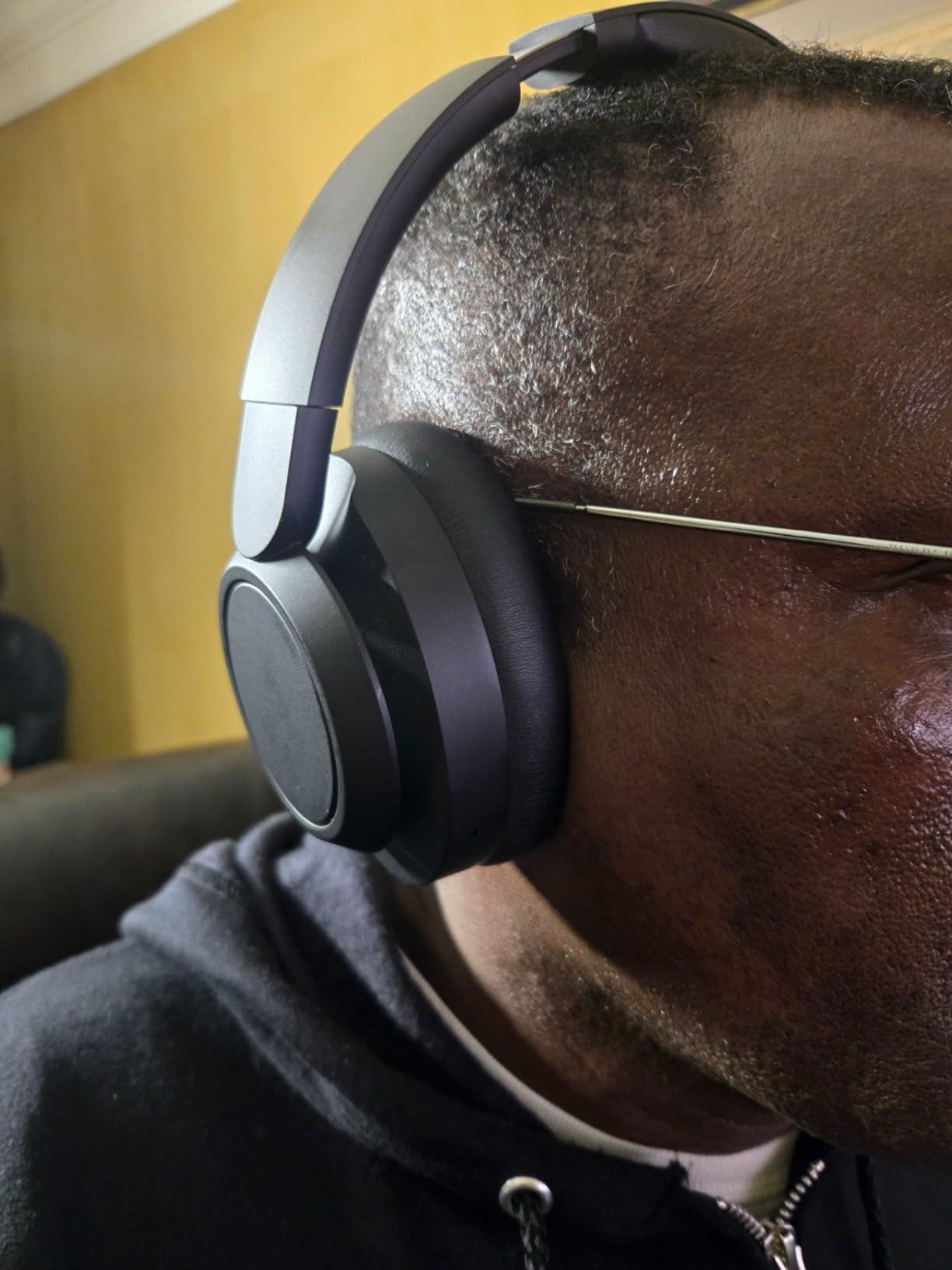 PHILIPS H6509 Wireless Headphones,Over-Ear Bluetooth Headphones with Noise Canceling Pro,Dynamic Bass,70H Battery Life,Fast Charging,Soft Ear Cups,Bluetooth 5.3, Multipoint Connectivity,App Control Customer Review PHILIPS H6509 Wireless Headphones,Over-Ear Bluetooth Headphones with Noise Canceling Pro,Dynamic Bass,70H Battery Life,Fast Charging,Soft Ear Cups,Bluetooth 5.3, Multipoint Connectivity,App Control - Customer Photo 2