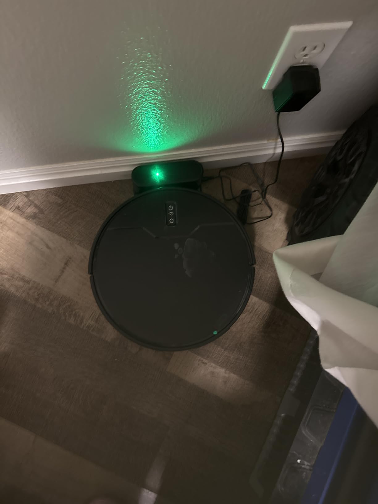 Robot Vacuum and Mop Combo, Robot Vacuum Cleaner, 6 Cleaning Modes, Large Capacity Water Tank Dustbin, Self-Charging, WiFi/App/Alexa, Ideal for Hard Floor, Carpet, Pet Hair Customer Review Robot Vacuum and Mop Combo, Robot Vacuum Cleaner, 6 Cleaning Modes, Large Capacity Water Tank Dustbin, Self-Charging, WiFi/App/Alexa, Ideal for Hard Floor, Carpet, Pet Hair - Customer Photo 1