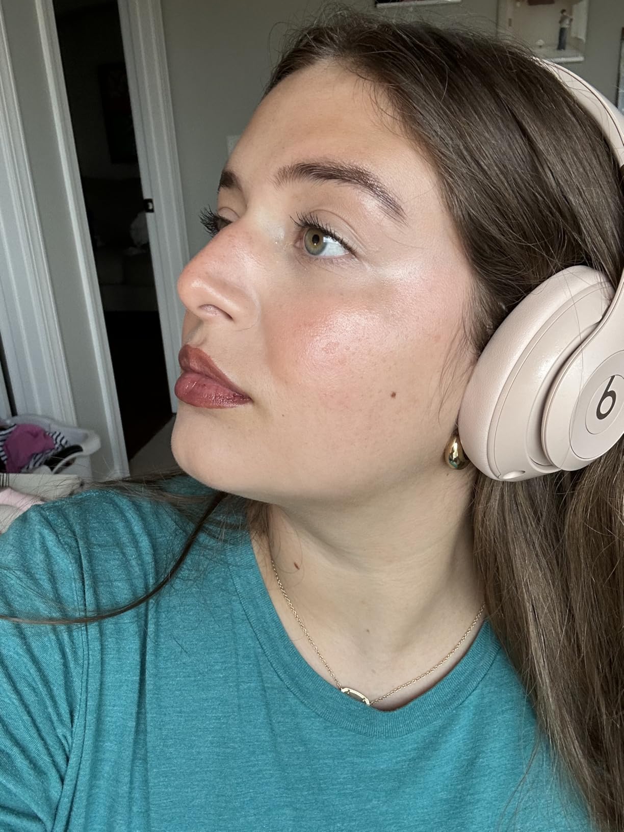 Beats Studio Pro x Kim Kardashian – Bluetooth Noise Cancelling Headphones, Personalized Spatial Audio, USB-C Lossless Audio, Apple & Android Compatibility, Up to 40 Hours Battery Life – Moon Customer Review Beats Studio Pro x Kim Kardashian – Bluetooth Noise Cancelling Headphones, Personalized Spatial Audio, USB-C Lossless Audio, Apple & Android Compatibility, Up to 40 Hours Battery Life – Moon - Customer Photo 1