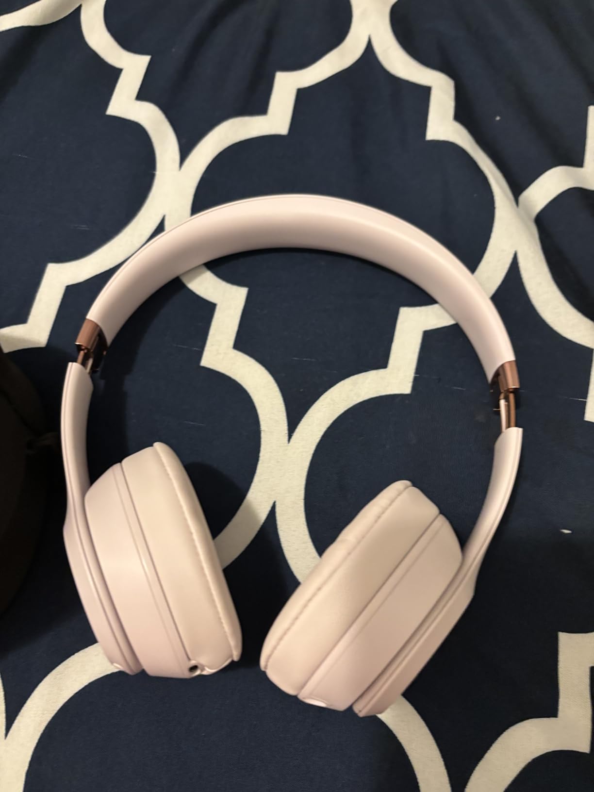 Beats Solo 4 - Wireless Bluetooth On-Ear Headphones, Cloud Pink (Renewed Premium) - Customer Photo 2