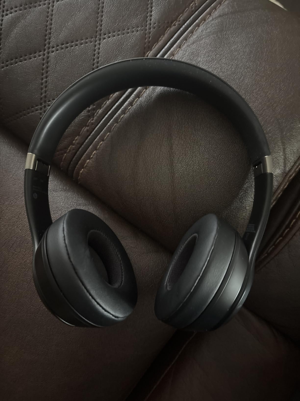 Beats Solo 4 - Wireless Bluetooth On-Ear Headphones, Slate Blue (Renewed Premium) - Customer Photo 2