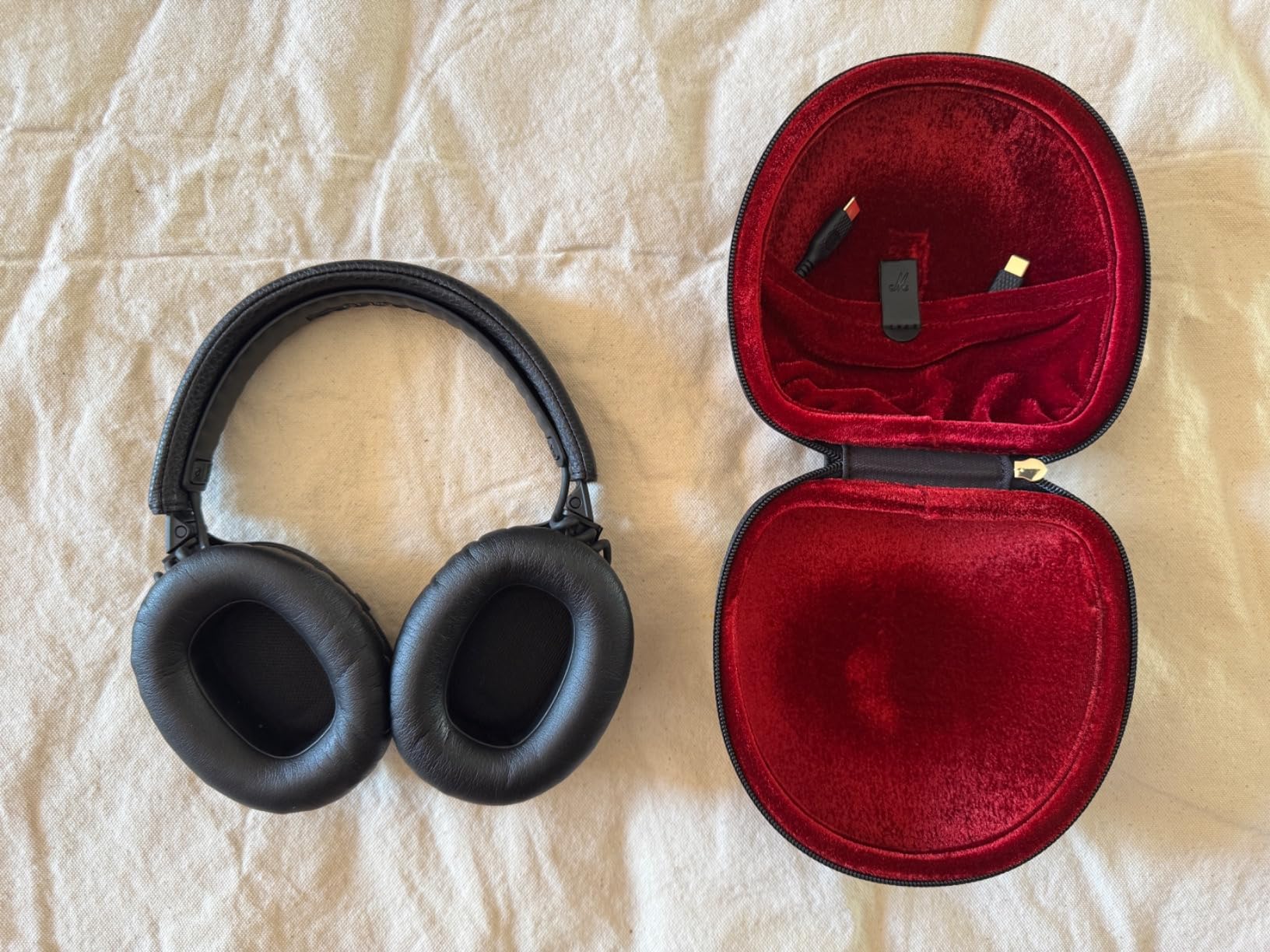 Marshall Monitor III A.N.C. Over-Ear Bluetooth Headphones - Active Noise Cancelling with Microphone | 100+ Hrs Wireless Playtime | Lightweight, Foldable Design for Travel - Black - Customer Photo 1