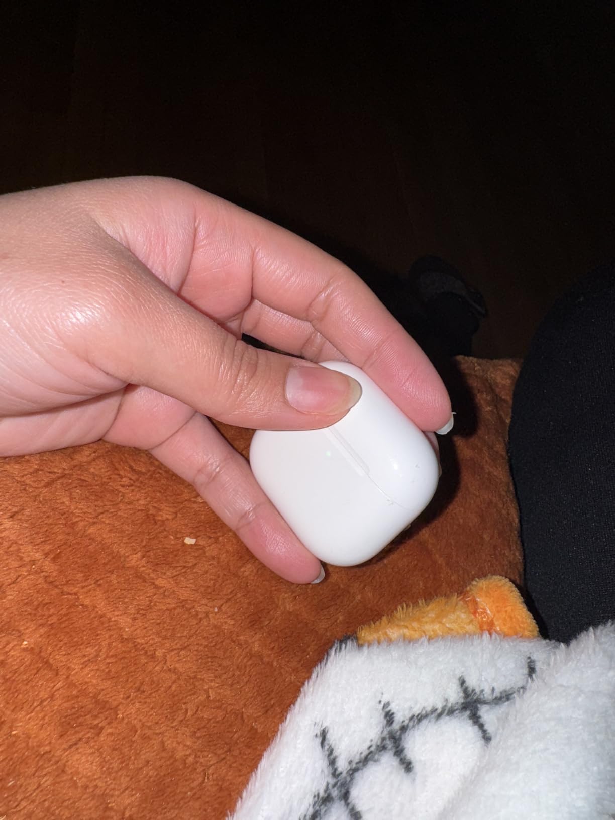 Apple AirPods 4 Wireless Earbuds, Bluetooth Headphones, Personalized Spatial Audio, Sweat and Water Resistant, USB-C Charging Case, H2 Chip, Up to 30 Hours of Battery Life, Effortless Setup for iPhone - Customer Photo 3